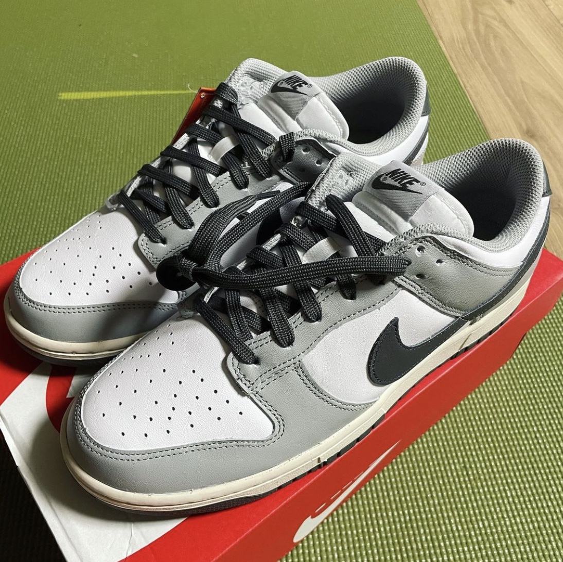 Nike SB Dunk Low Takashi 2018, Nike x LeBron James x Fruity Pebbles Dunk Low QS Habanero Red 착용 스타일 - 5