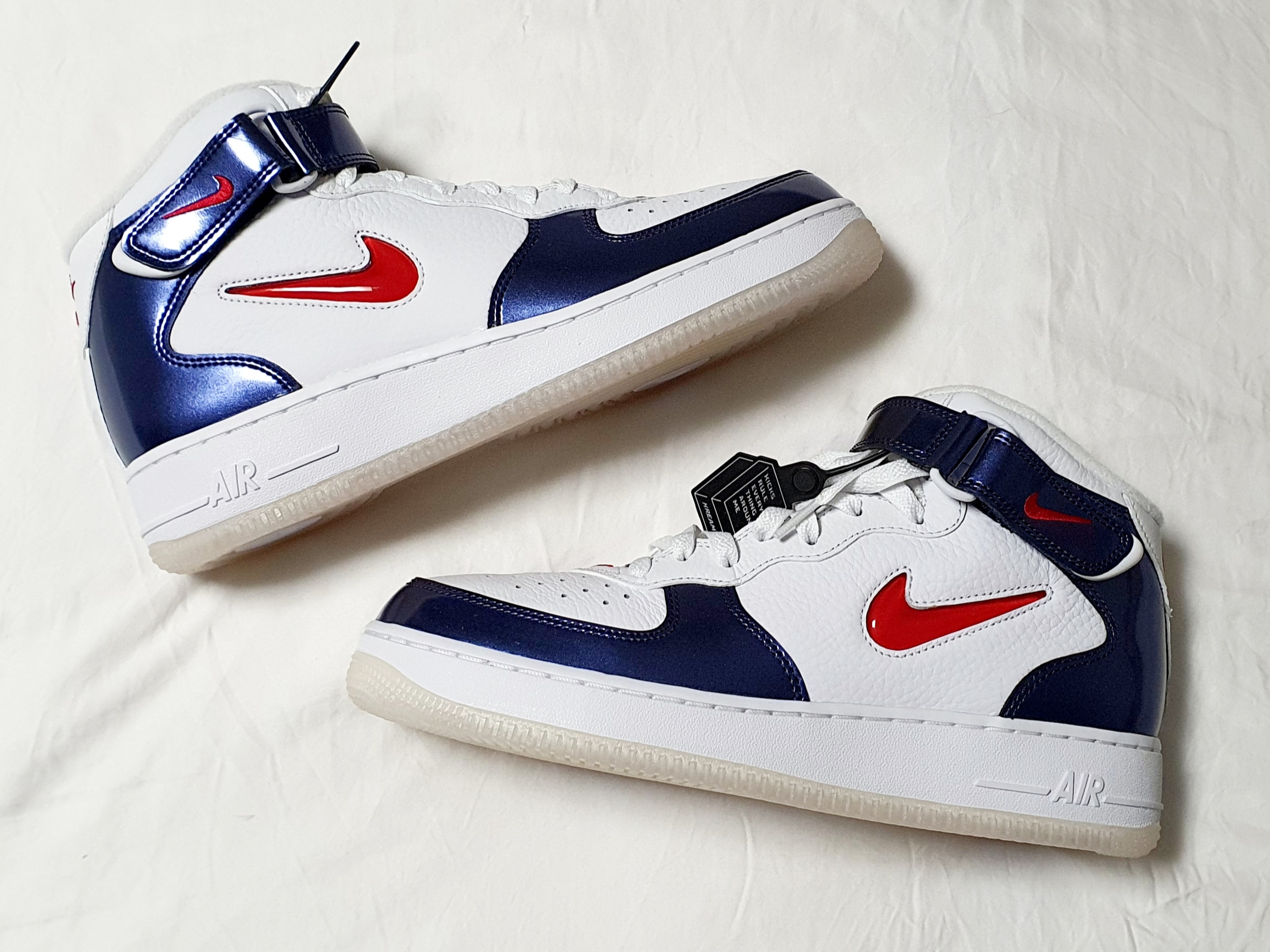 Nike Air Force 1 Mid QS University Red and Midnight Navy 착용 스타일 - 2