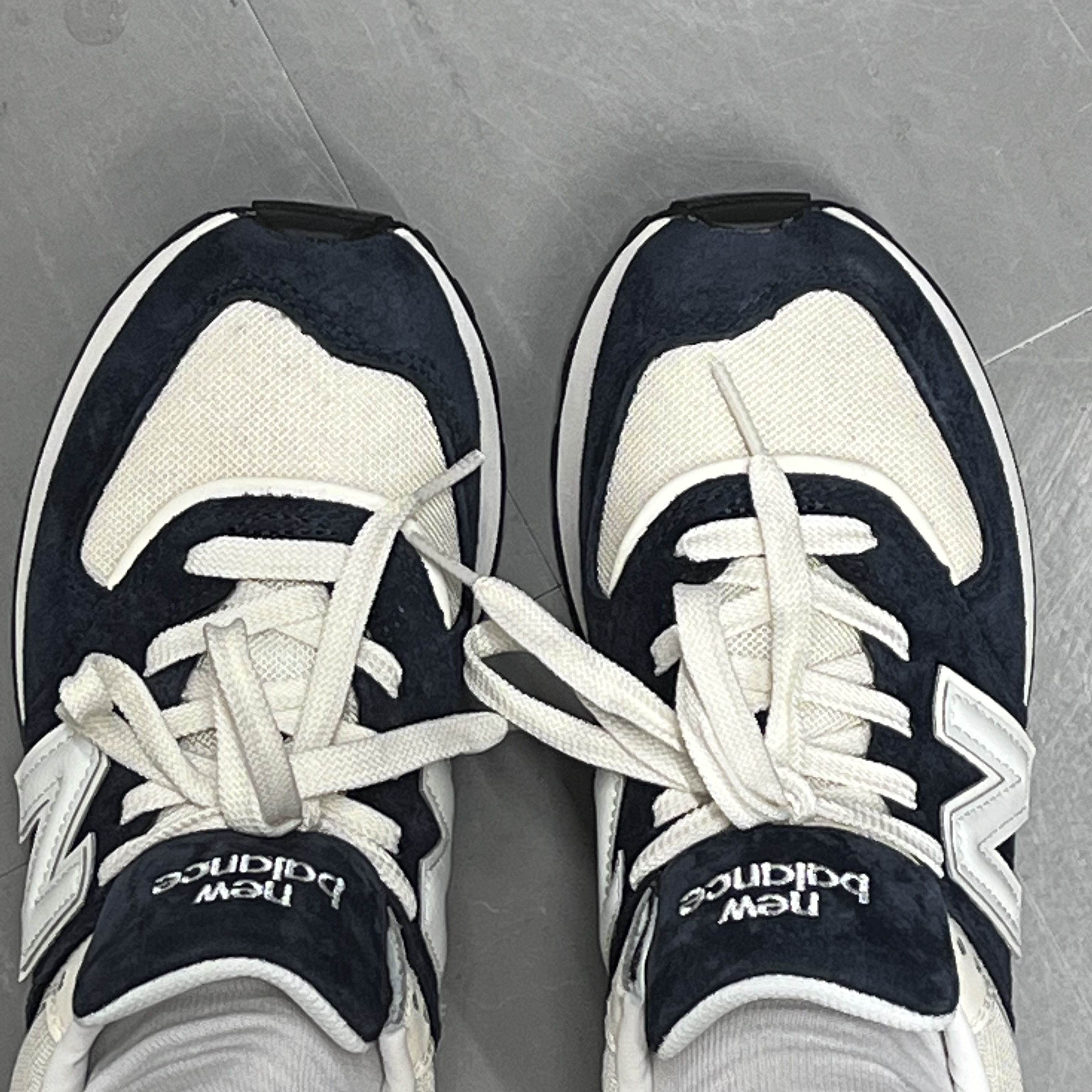 New Balance 574 Legacy Navy Blue 착용 스타일 - 2