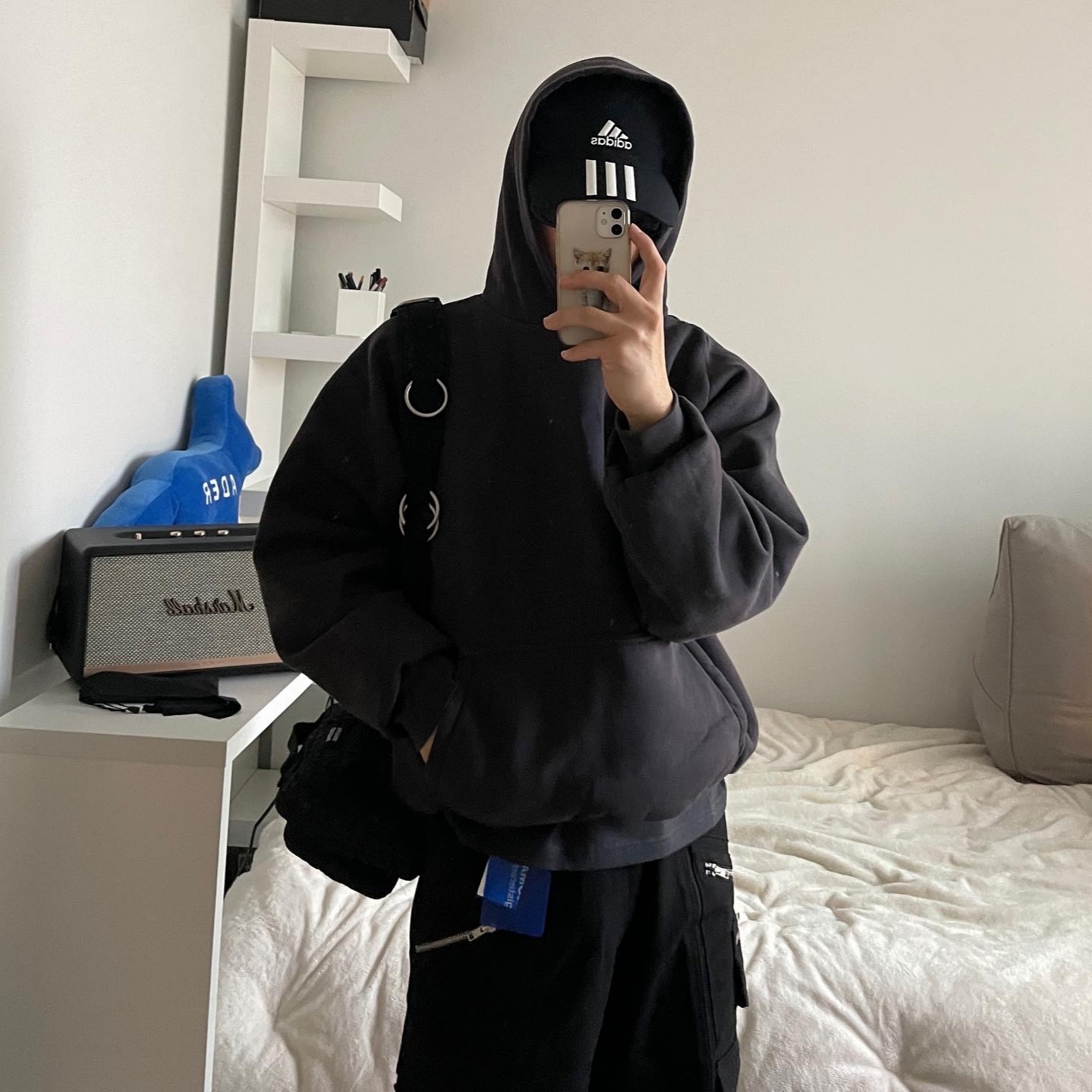 Yeezy Gap Engineered By Balenciaga Dove Shrunken Hoodie Black 착용 스타일 - 2