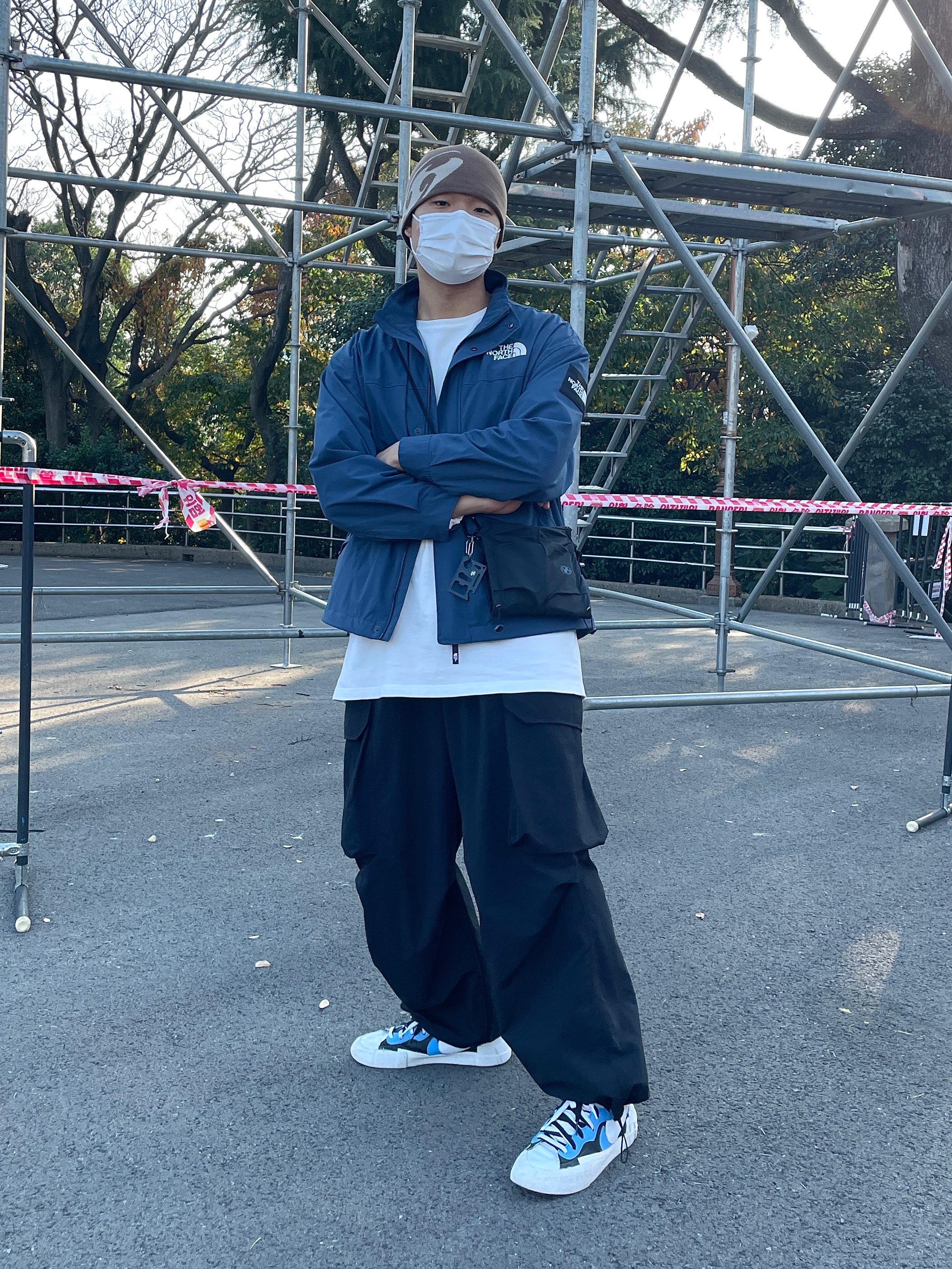 Nike x Sacai Blazer Mid White Black Legend Blue, Sansan Gear Logo Beanie Brown - 22FW 착용 스타일 - 2