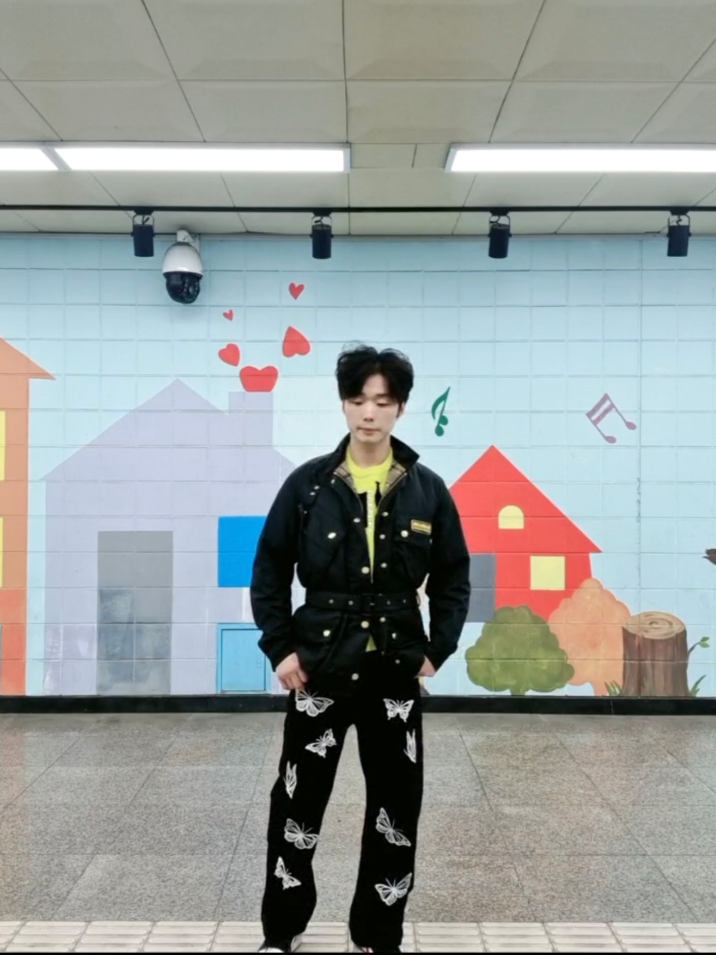 (W) Jordan 1 Low SE Multi-Color Black Toe, Barbour International Original Wax Jacket Black 착용 스타일 - 3