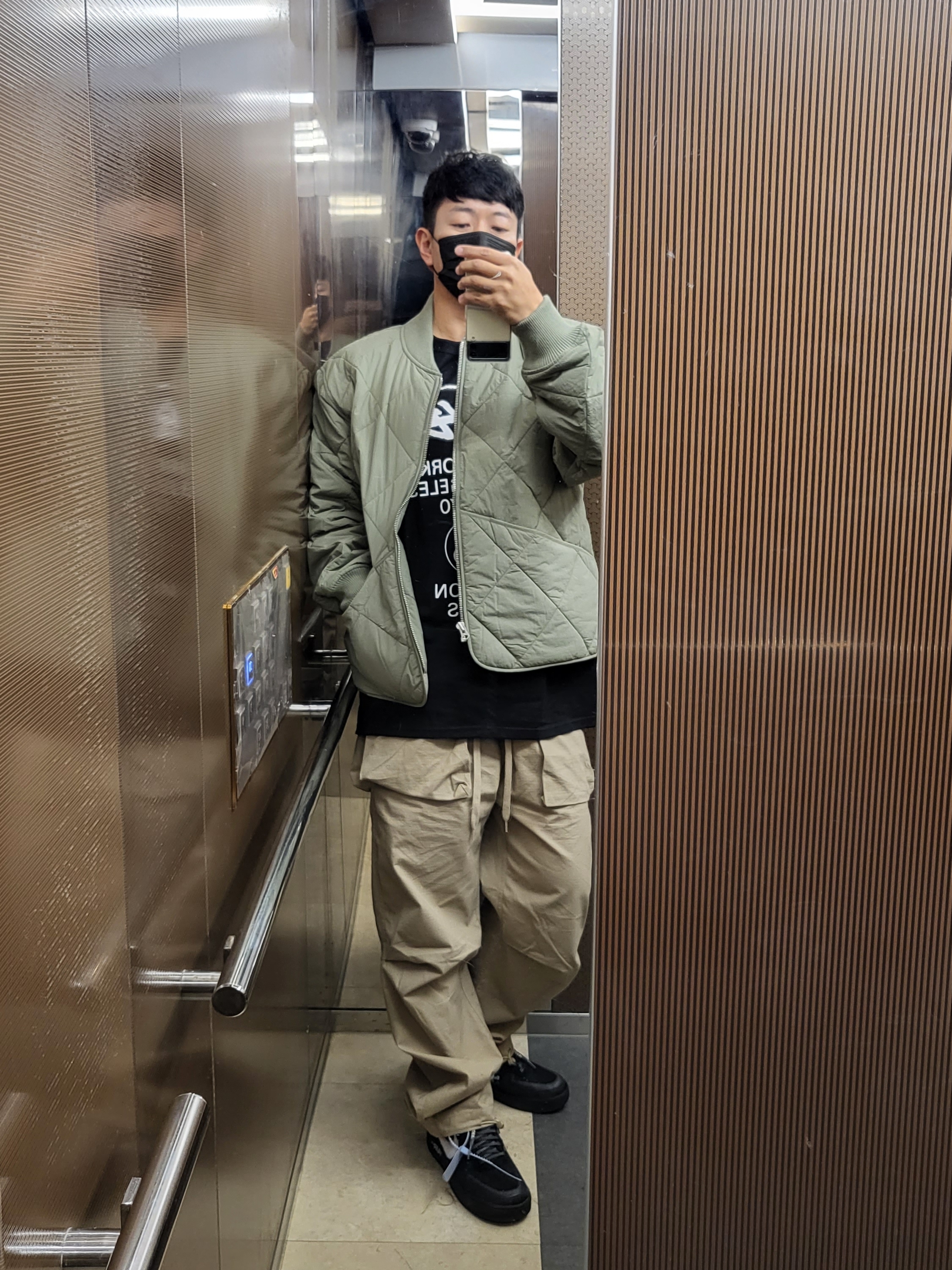 Nike x Off-White Air Force 1 Low Black White, Stussy Dice Quilted Liner Jacket Olive 착용 스타일