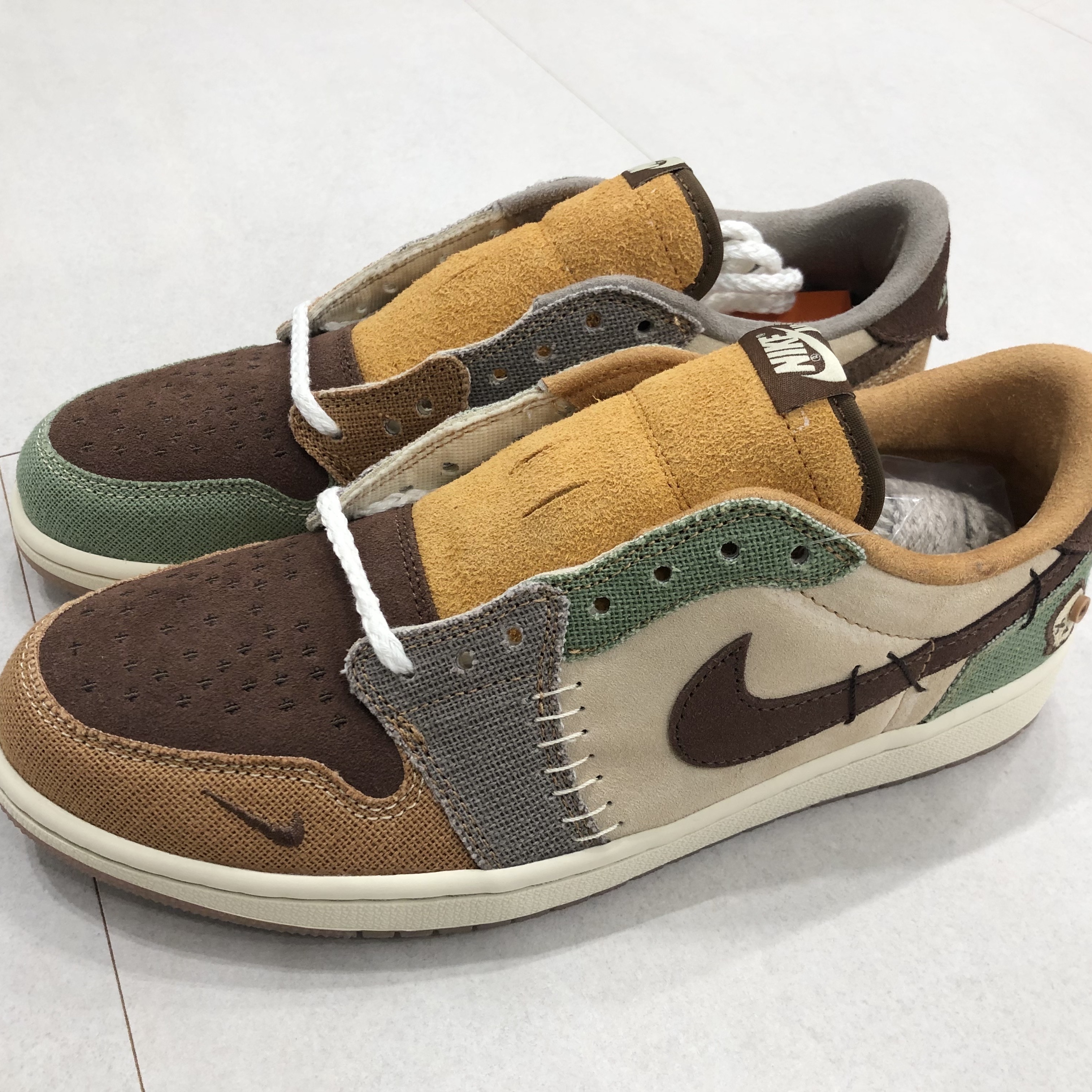 Jordan 1 x Zion Williamson Retro Low OG Flax and Oil Green 착용 스타일 - 2