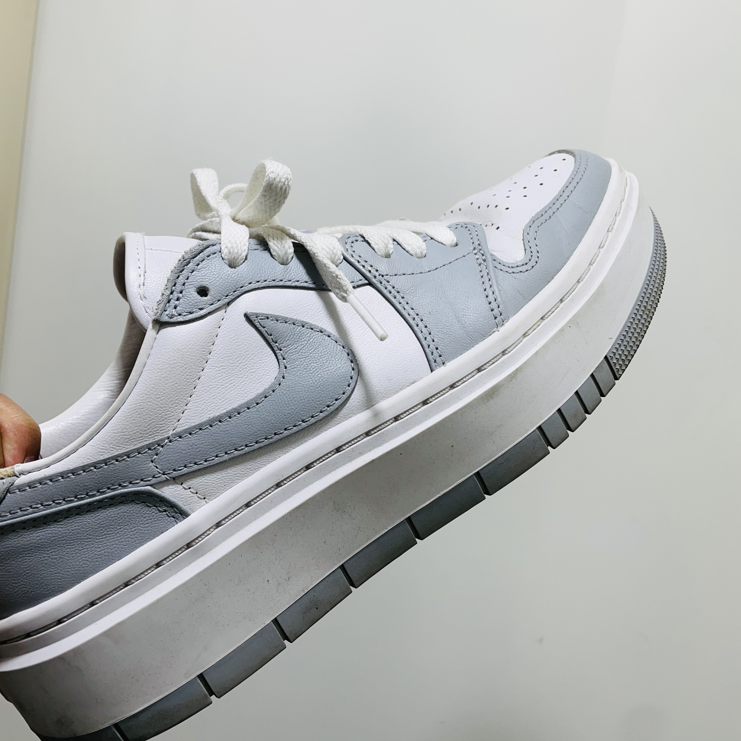 (W) Jordan 1 Elevate Low White and Wolf Grey 착용 스타일