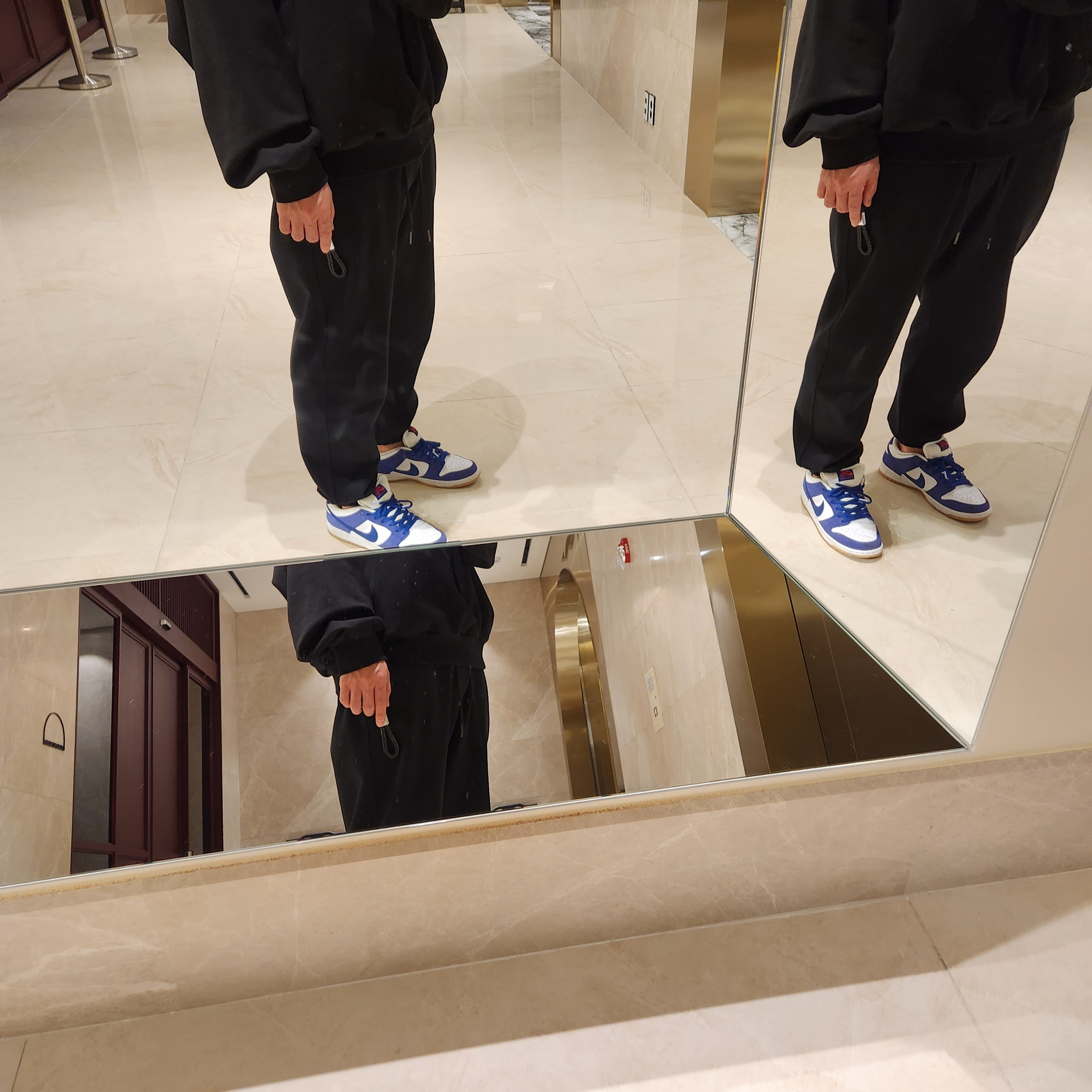 Nike SB Dunk Low Pro Premium Deep Royal Blue 착용 스타일