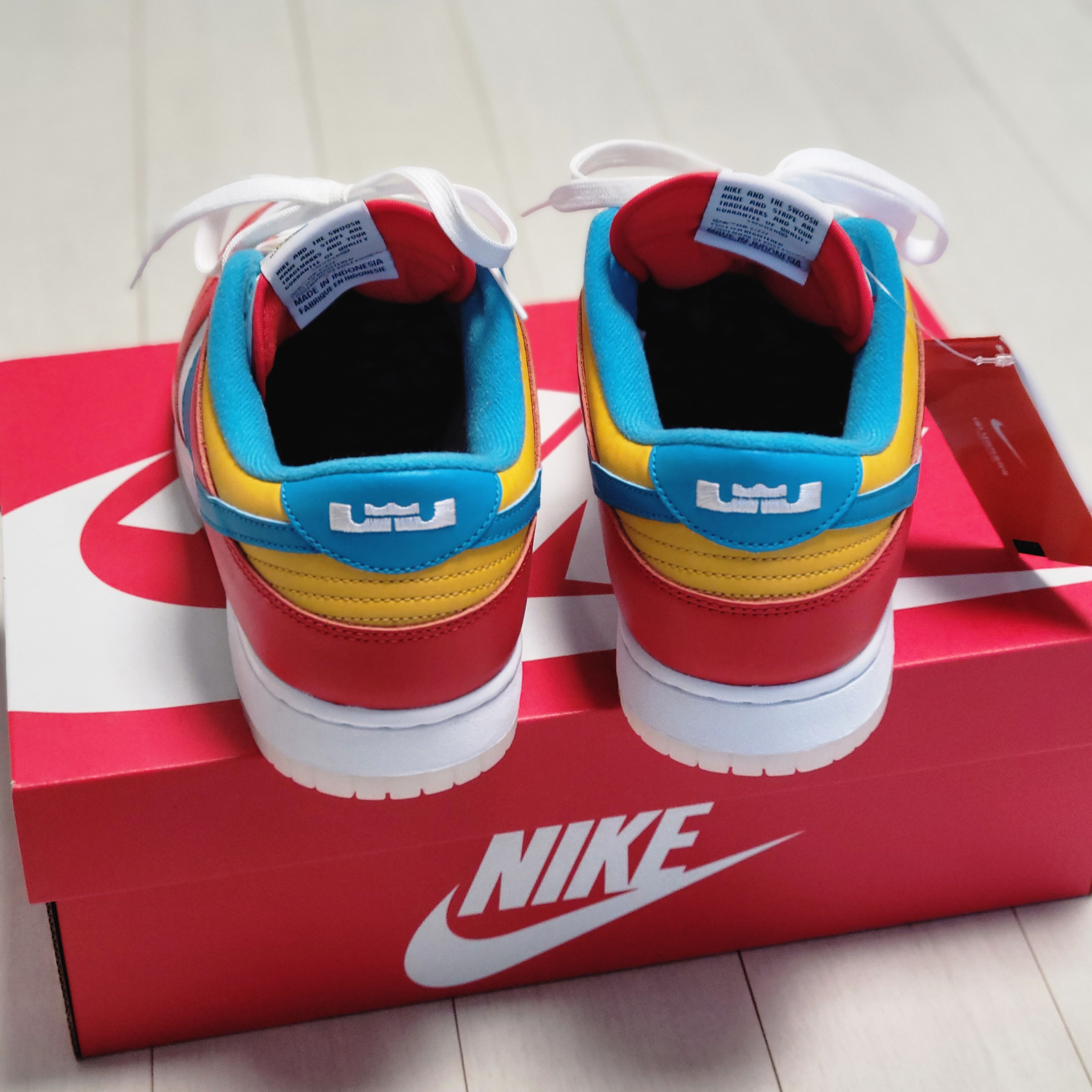 Nike x LeBron James x Fruity Pebbles Dunk Low QS Habanero Red 착용 스타일 - 4