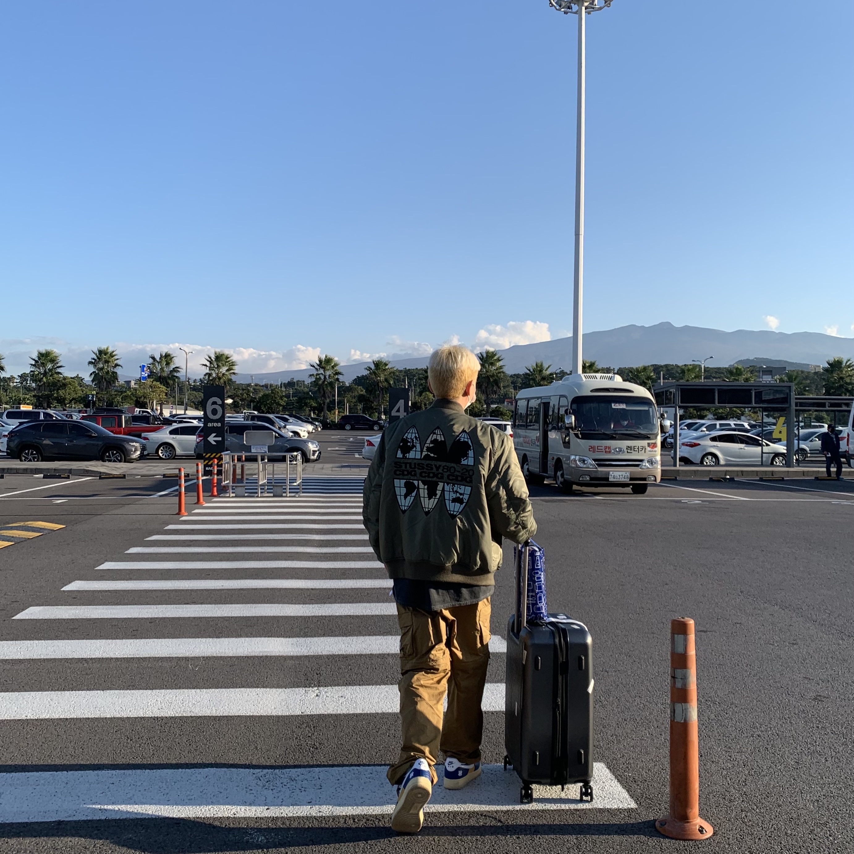 Stussy x CDG MA-1 Jacket Olive 착용 스타일