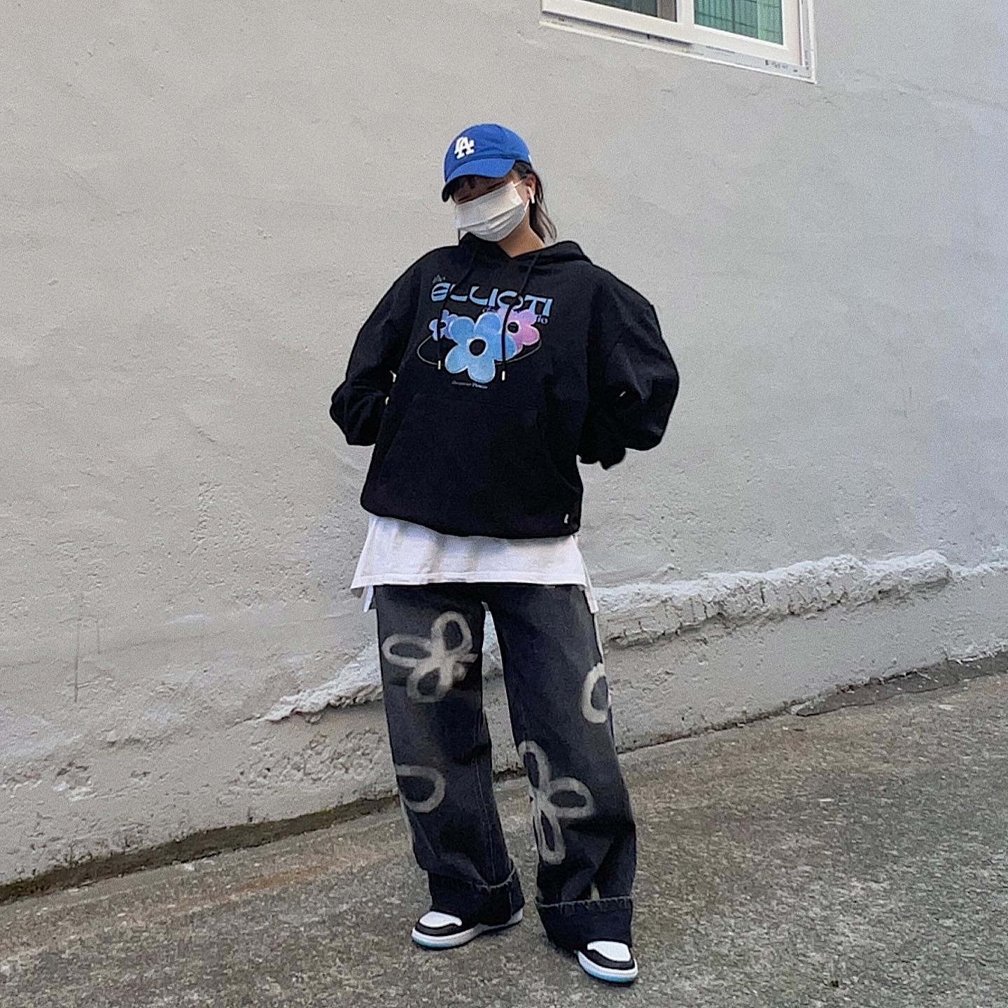 (W) Jordan 1 Retro Low OG Black and Dark Powder Blue, Jordan 1 Retro Low OG Black and Dark Powder Blue 착용 스타일 - 2
