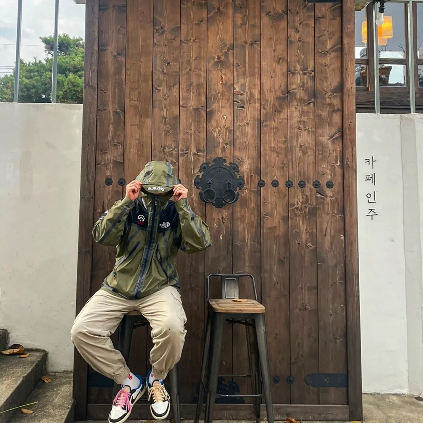 Jordan 1 x Travis Scott x Fragment Retro Low OG SP Military Blue, Supreme x The North Face Summit Series Outer Tape Seam Jacket Olive - 21SS 착용 스타일