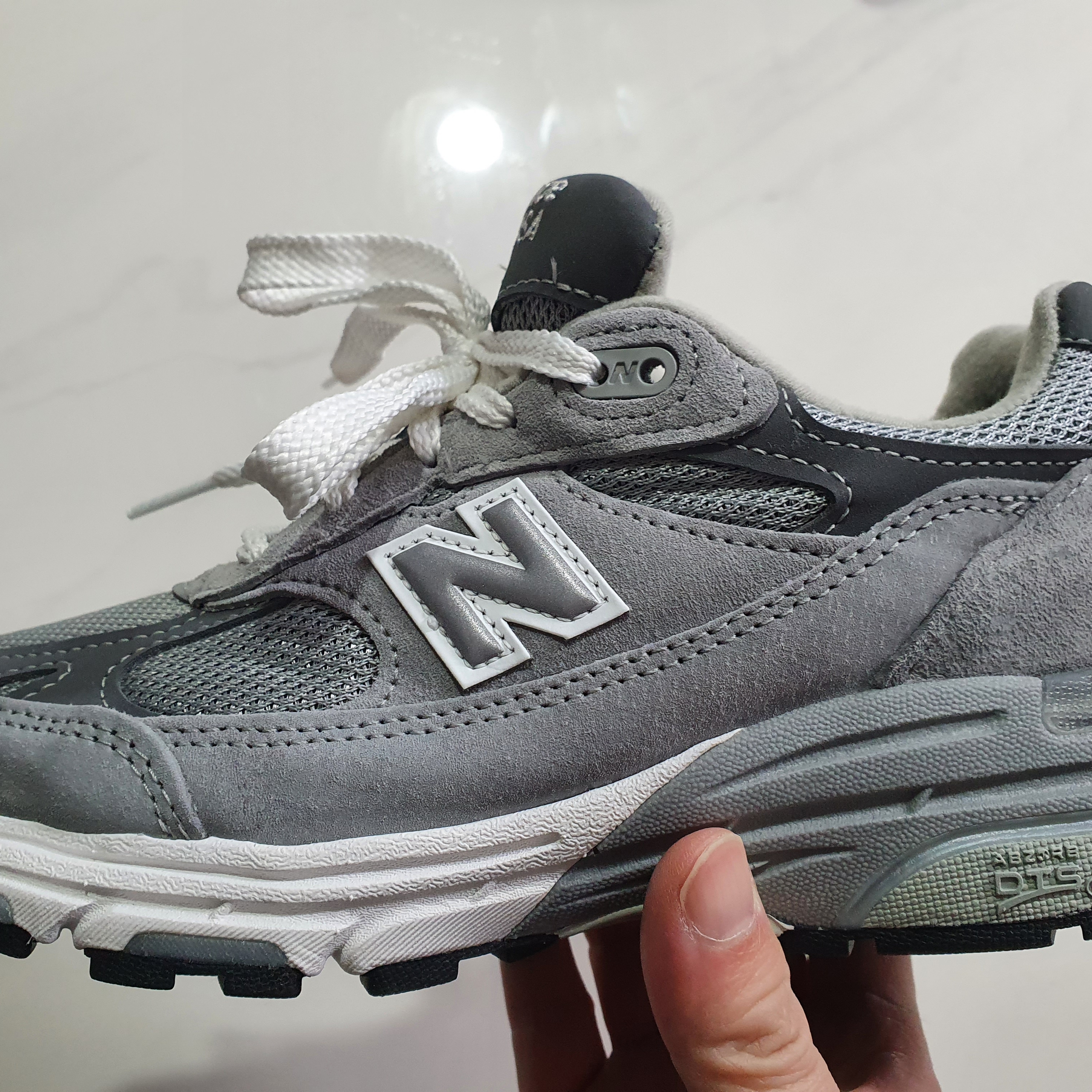 (W) New Balance 993 Made in USA Grey - B Standard, New Balance 993 Made in USA Grey - D Standard 착용 스타일 - 1