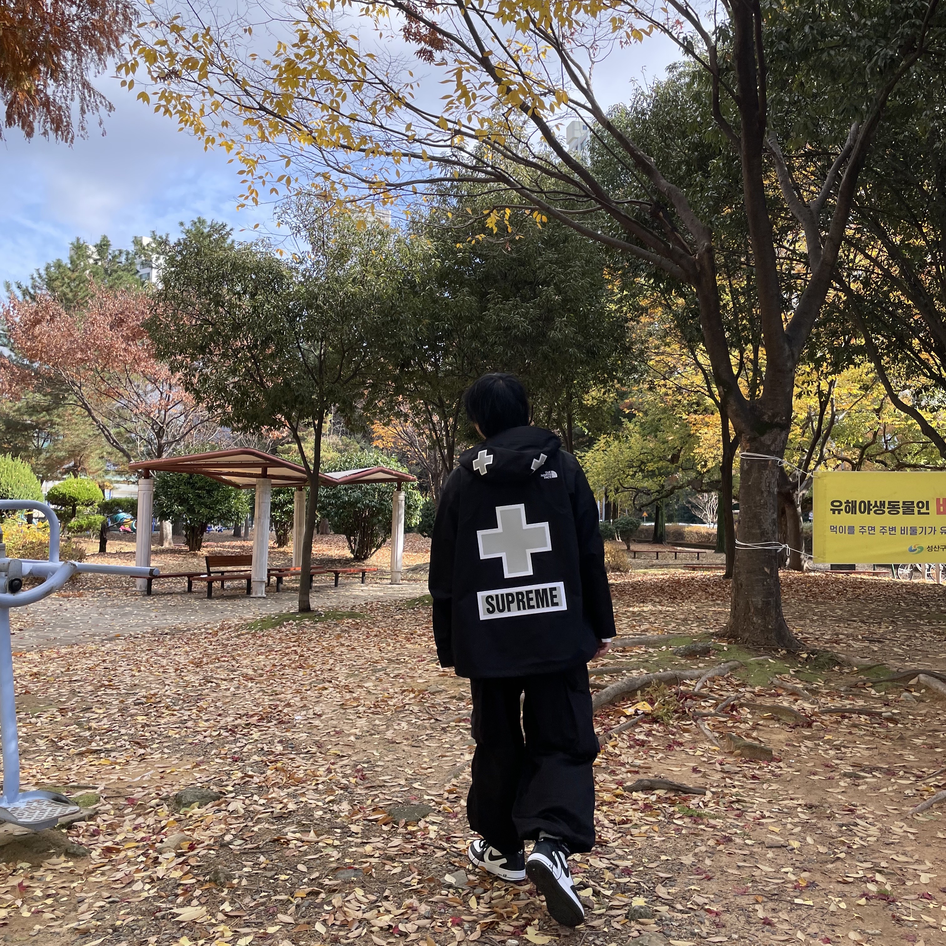 Supreme x The North Face Summit Series Rescue Mountain Pro Jacket Black - 22SS, Nike x Stussy Air Force 1 '07 Mid SP Black and Light Bone 착용 스타일 - 3