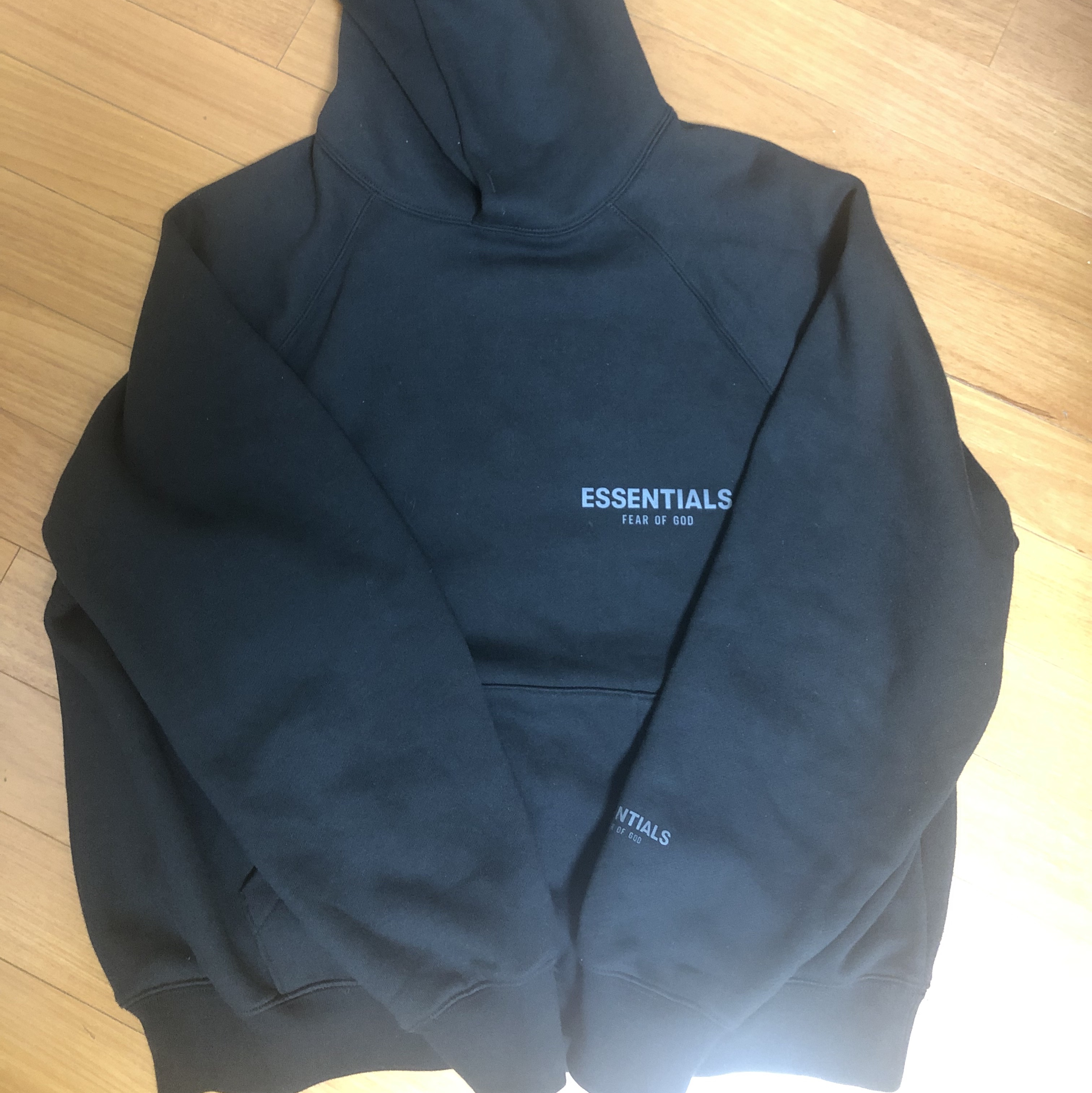 Essentials The Core Collection Pullover Hoodie Black 착용 스타일