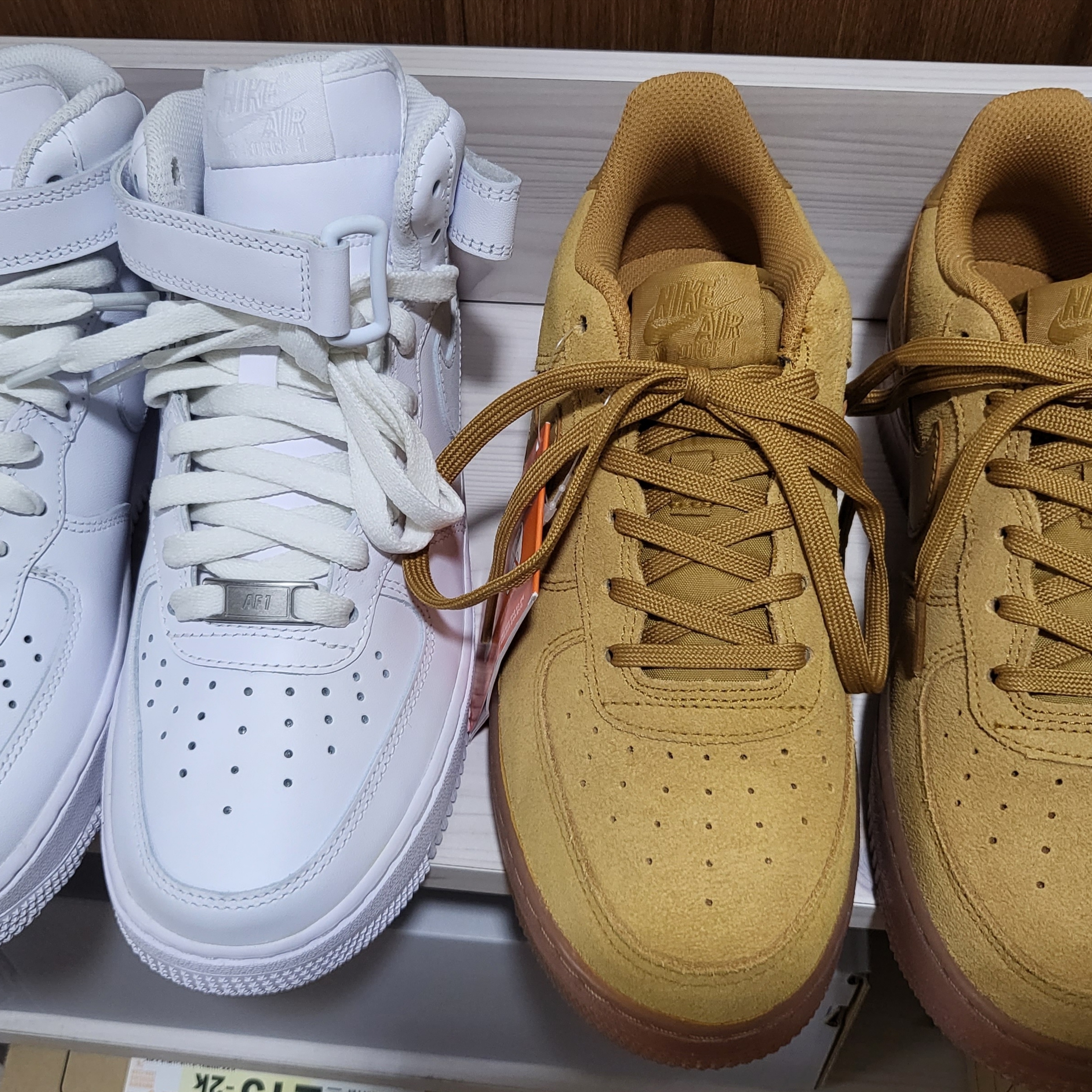(GS) Nike Air Force 1 LV8 3 Wheat, (W) Nike Air Force 1 '07 Mid White 착용 스타일 - 2