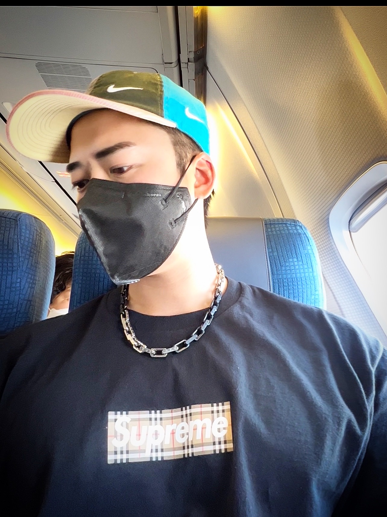 Supreme x Burberry Box Logo T-Shirt Black - 22SS, Louis Vuitton Monogram Chain Bracelet Silver 착용 스타일 - 1