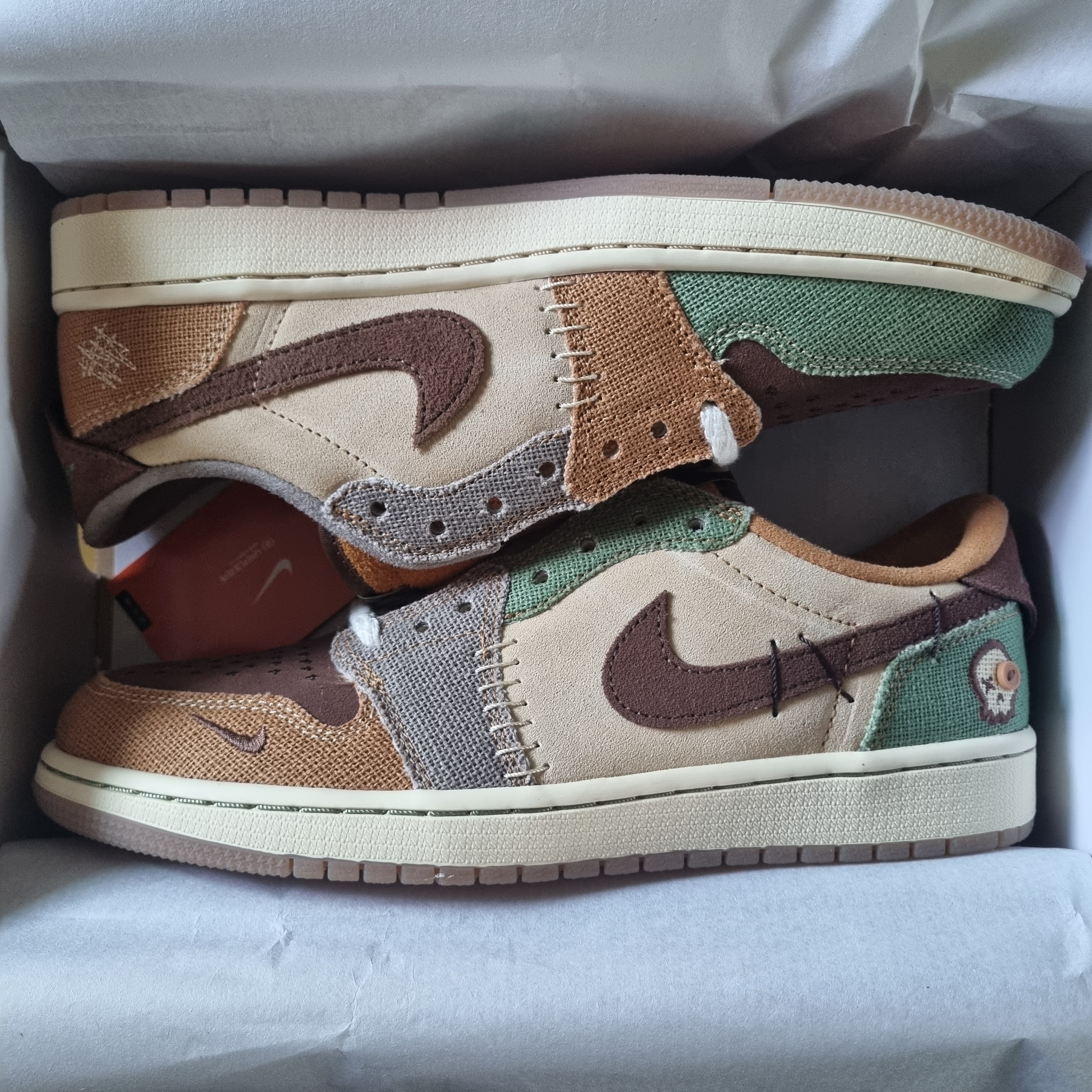 Jordan 1 x Zion Williamson Retro Low OG Flax and Oil Green 착용 스타일 - 1