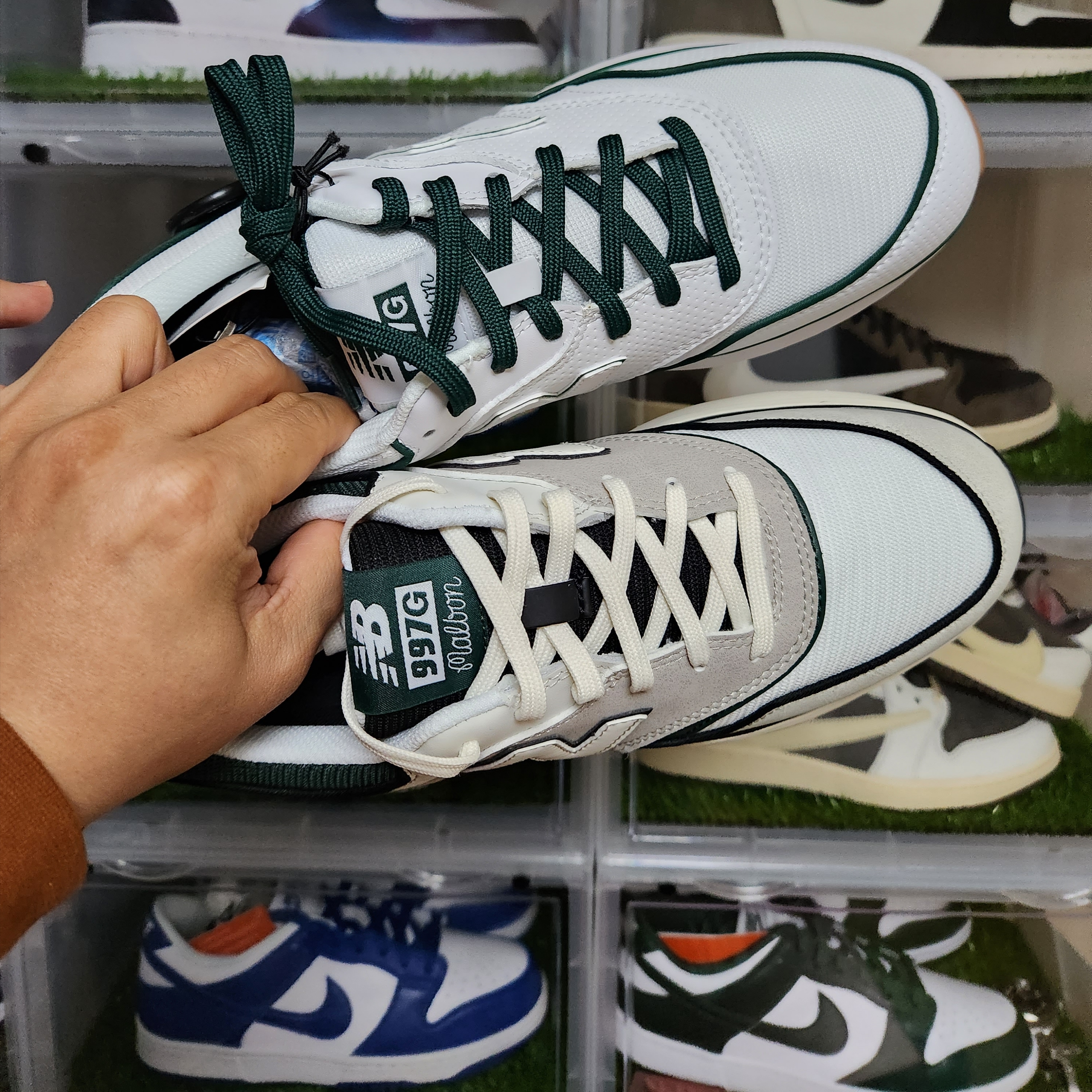 New Balance x Malbon 997 Golf Grey Green 착용 스타일 - 4
