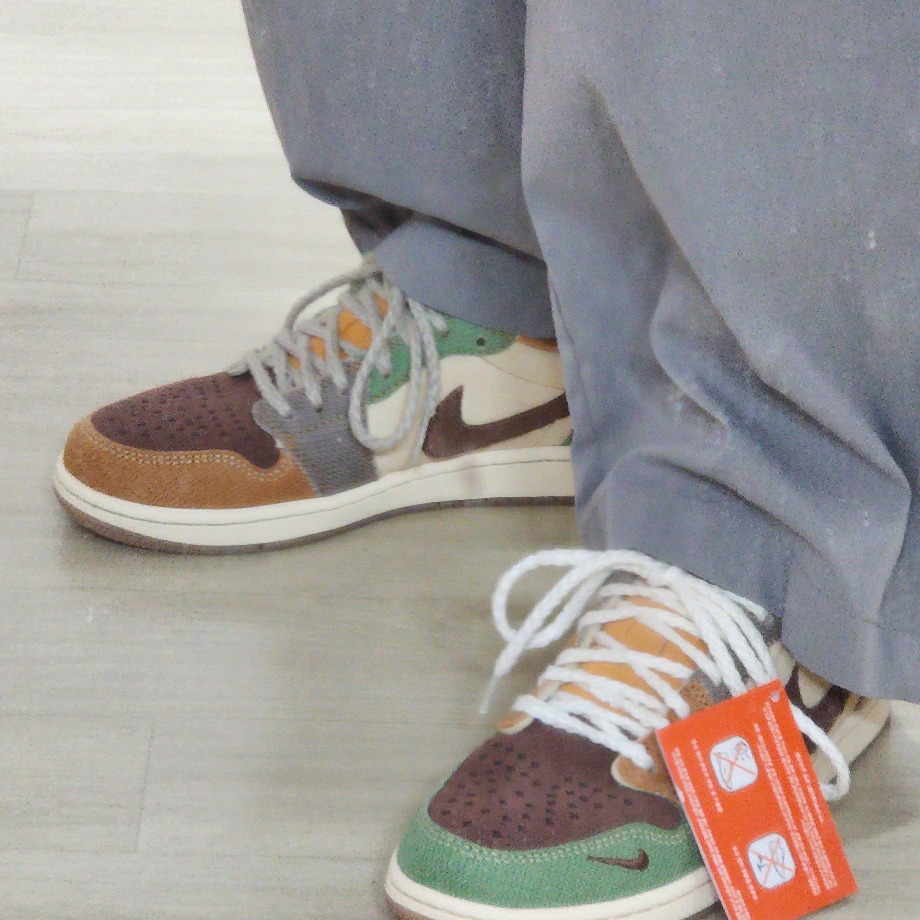 Jordan 1 x Zion Williamson Retro Low OG Flax and Oil Green 착용 스타일 - 4