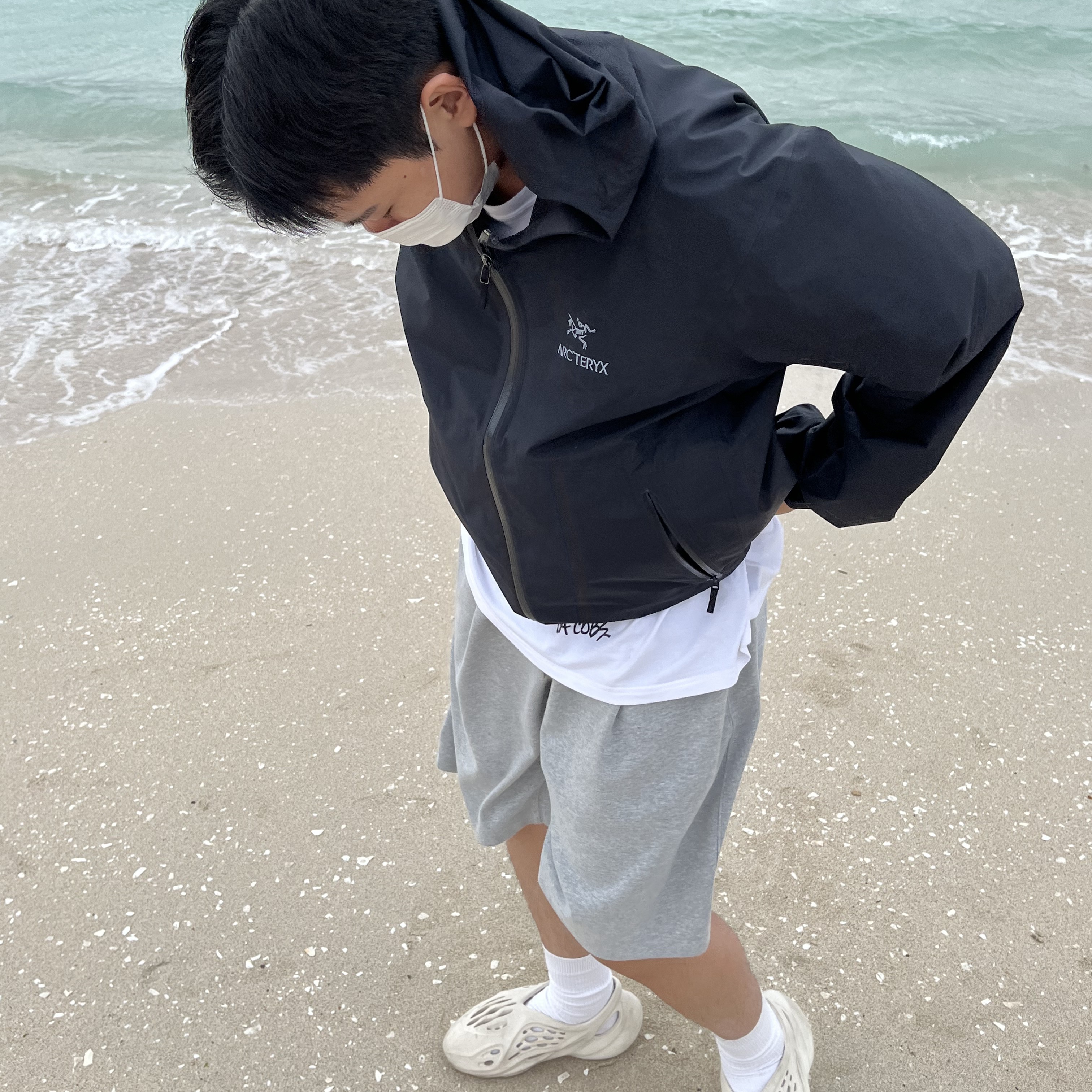 Stussy x Marc Jacobs 40 WT T-Shirt, Arc'teryx Zeta SL Jacket Black 착용 스타일 - 1