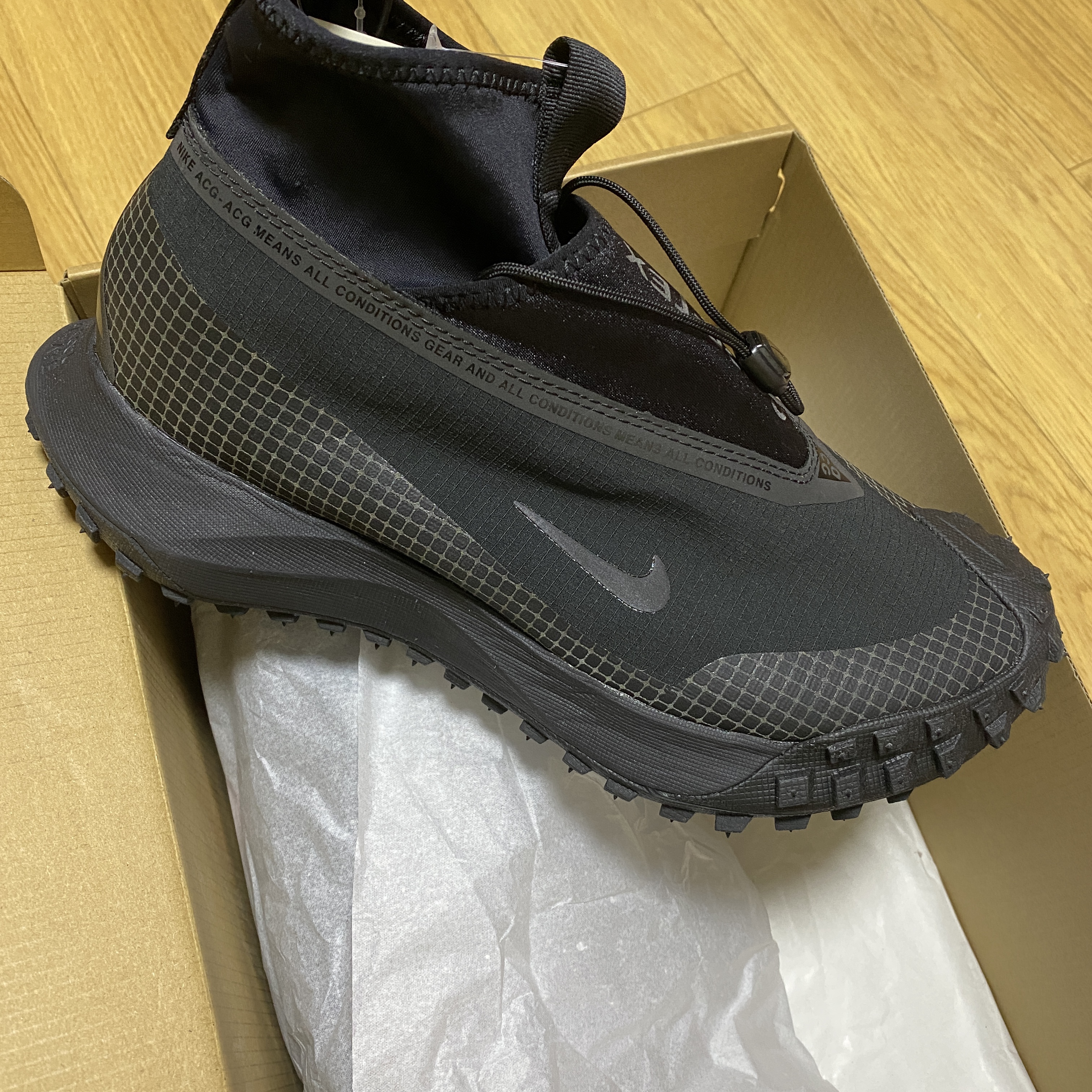 Nike ACG Mountain Fly Gore-Tex Black and Dark Grey 착용 스타일