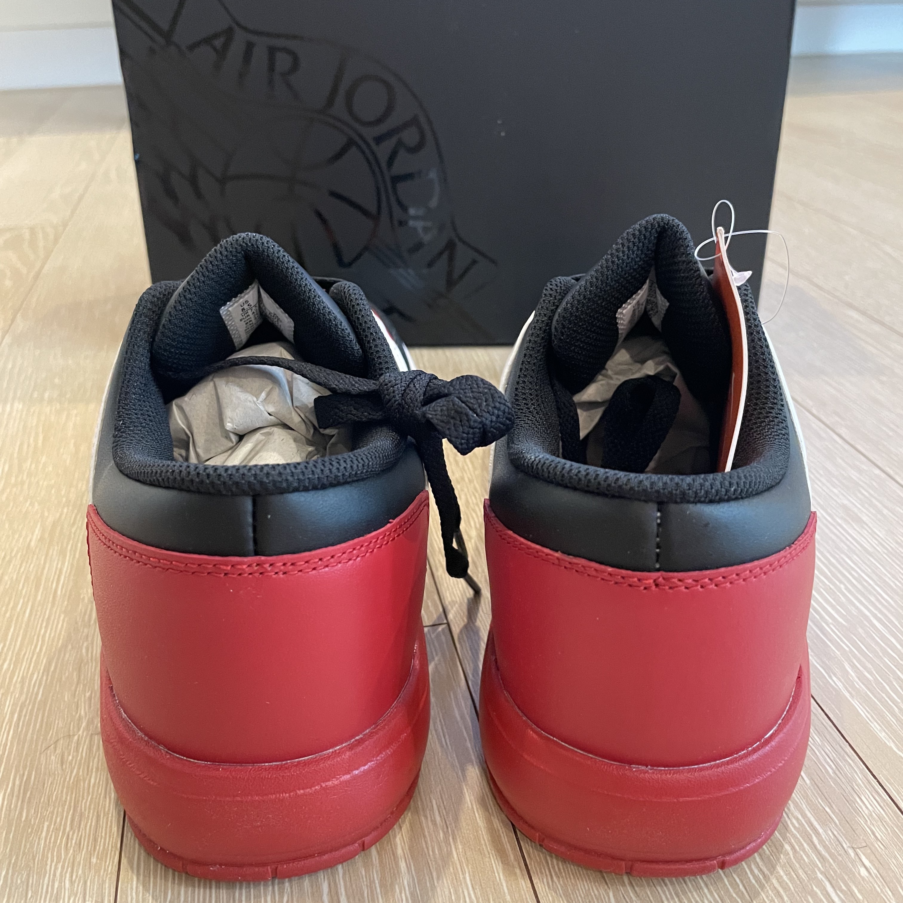 Jordan Nu Retro 1 Low Varsity Red 착용 스타일 - 4