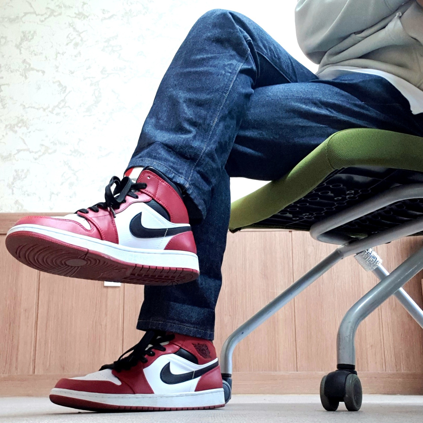 Jordan 1 Mid Chicago 2020, Nike ACG Therma-Fit Pullover Fleece Hoodie Light Bone - Asia 착용 스타일 - 2