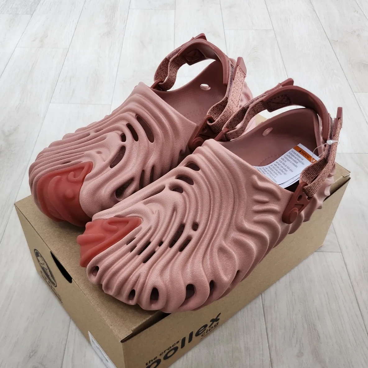 Crocs x Salehe Bembury Pollex Clog Kuwata 착용 스타일 - 2