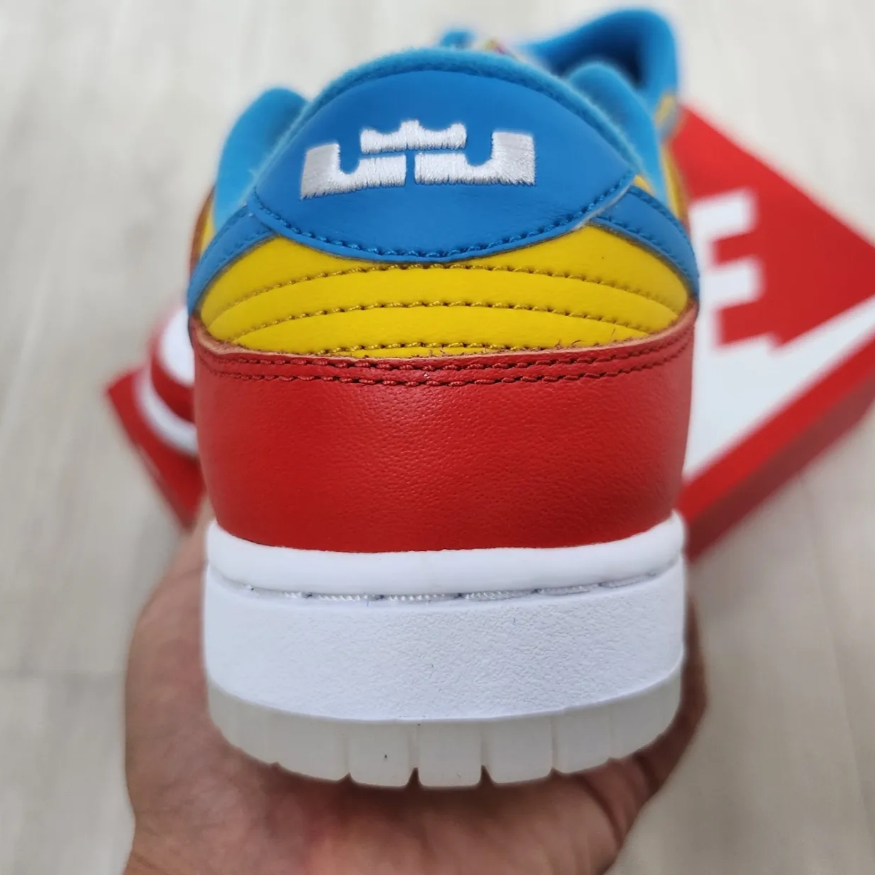 Nike x LeBron James x Fruity Pebbles Dunk Low QS Habanero Red 착용 스타일 - 3