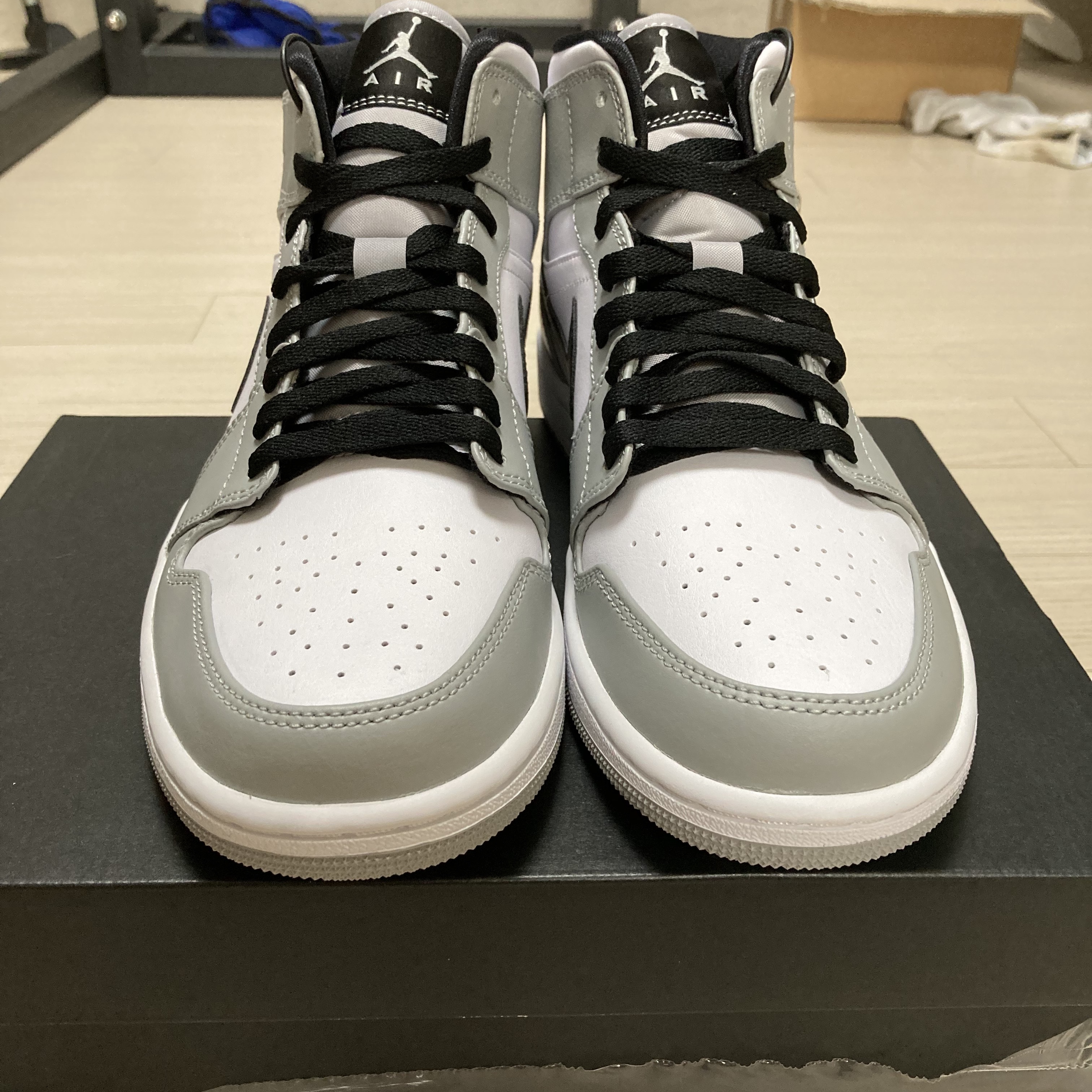 Jordan 1 Mid Light Smoke Grey 착용 스타일 - 1