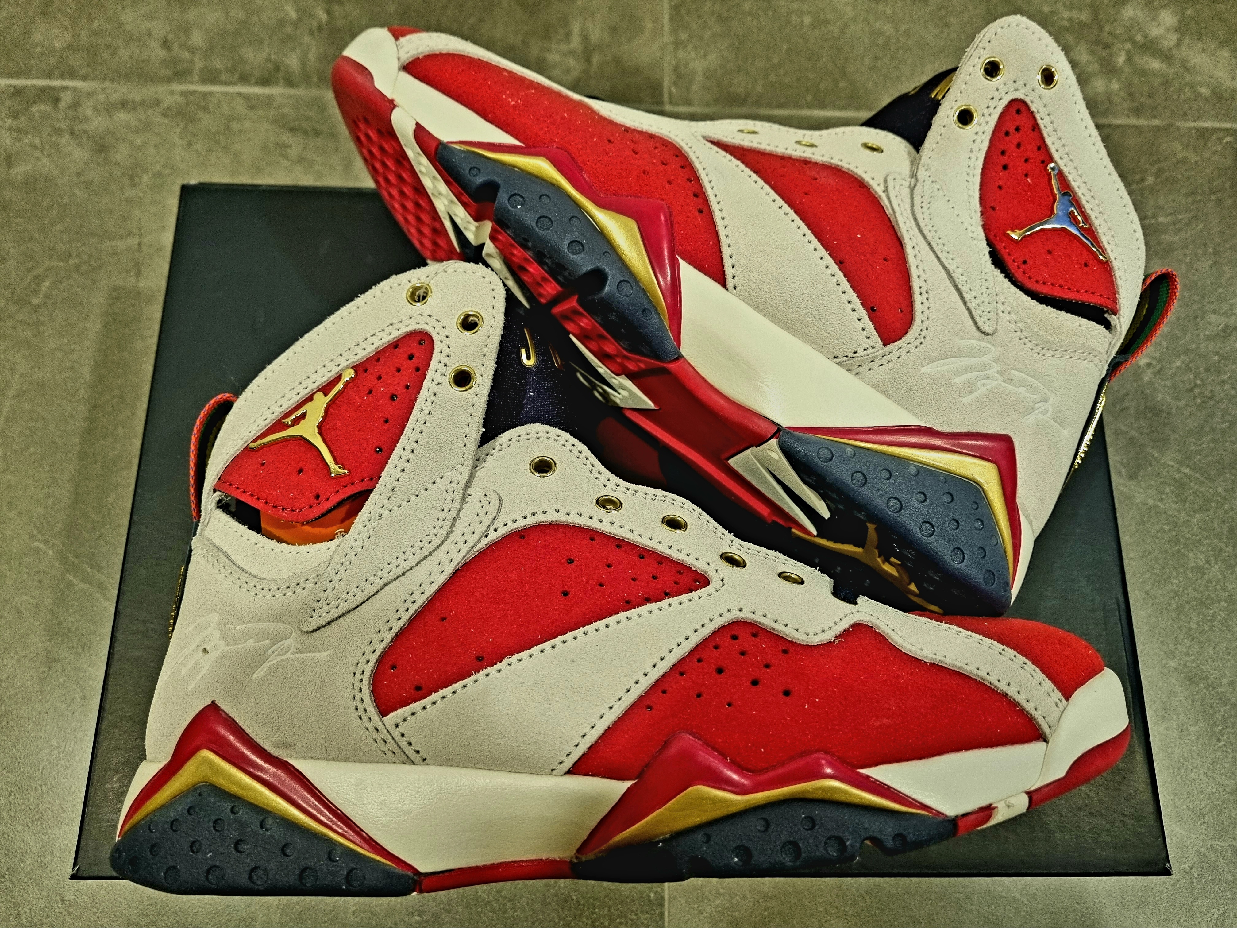Jordan 7 x Trophy Room Retro SP True Red and Obsidian 착용 스타일 - 2