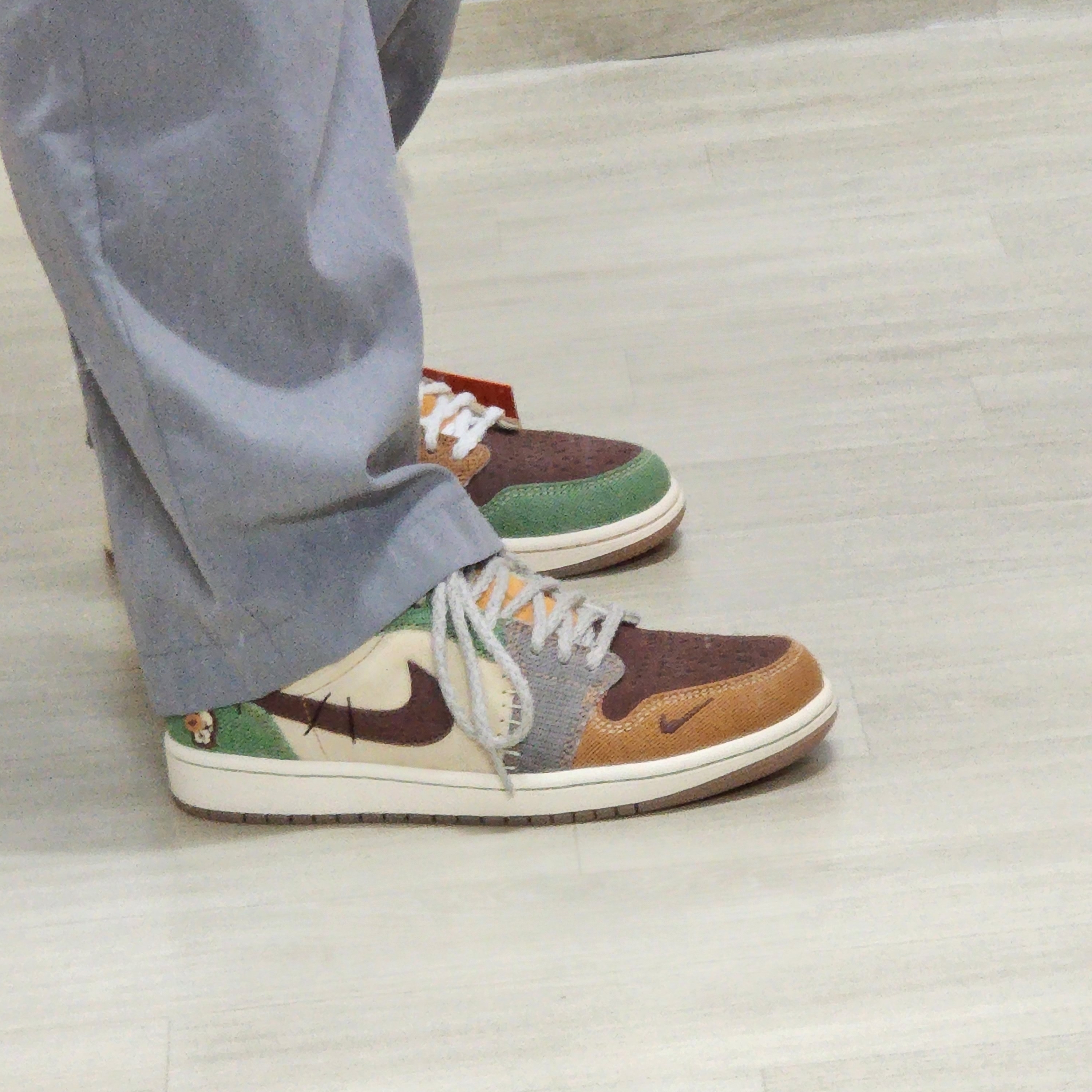 Jordan 1 x Zion Williamson Retro Low OG Flax and Oil Green 착용 스타일 - 3