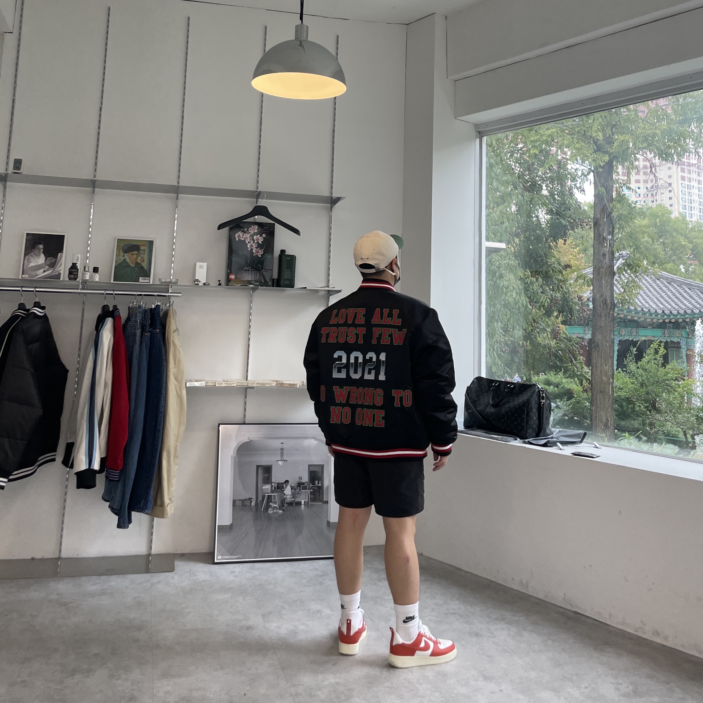 Supreme Mitchell & Ness Satin Varsity Jacket Black - 21SS, Nike Air Force 1 '07 LV8 Pojangmacha 착용 스타일