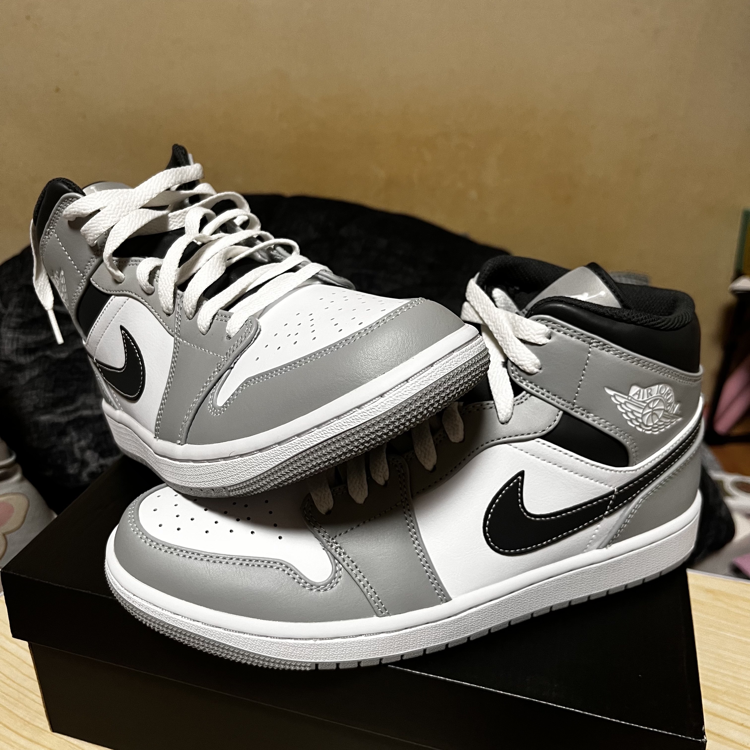 Jordan 1 Mid Light Smoke Grey Anthracite 착용 스타일
