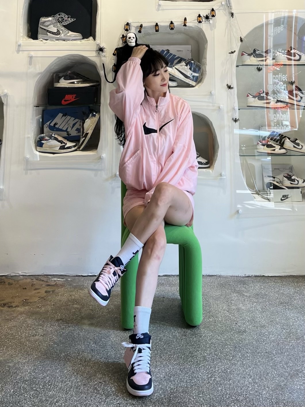 (W) Jordan 1 Retro High OG Atmosphere, (Kids) Nike Everyday Plus Socks Pink White (6 Pack/Korean Ver.) 착용 스타일 - 2