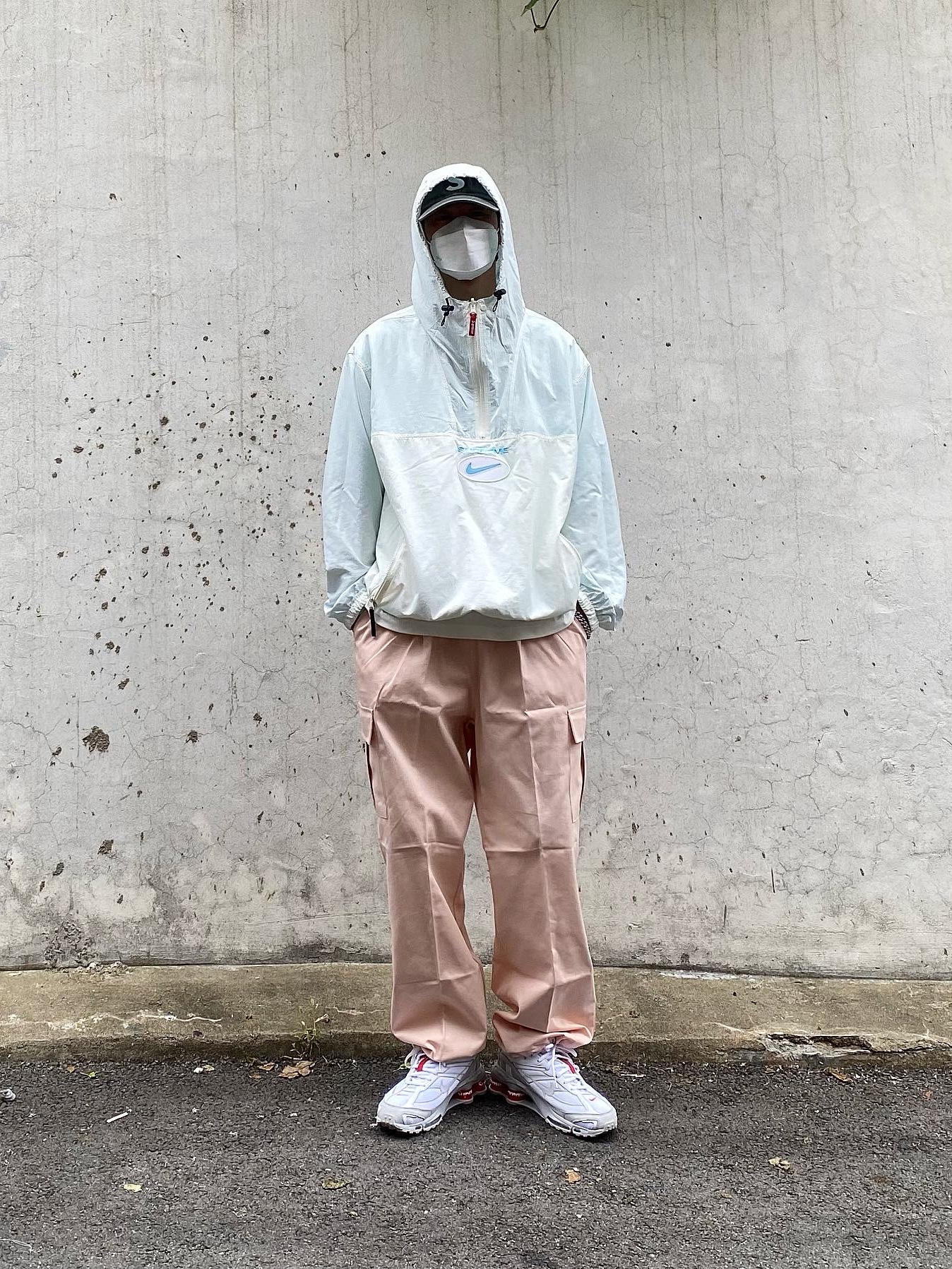 Supreme x Nike Jewel Reversible Ripstop Anorak White - 20FW, Supreme Pigment Print S Logo 6-Panel Black - 20SS 착용 스타일 - 2