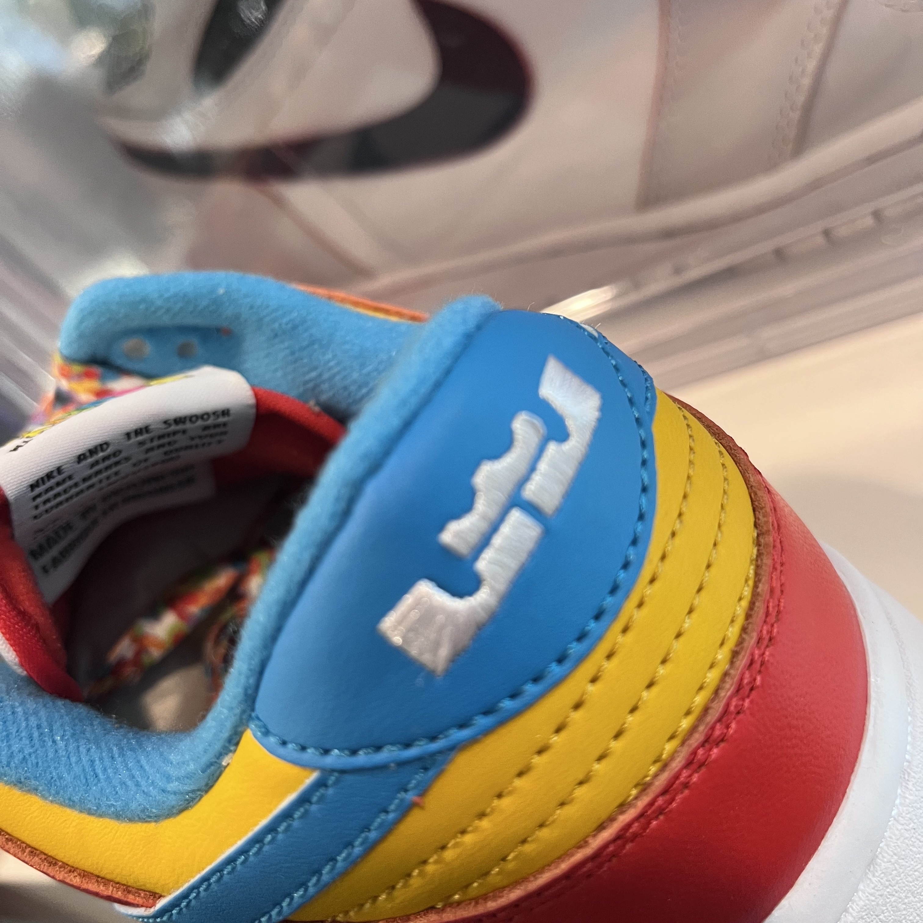 Nike x LeBron James x Fruity Pebbles Dunk Low QS Habanero Red 착용 스타일 - 2