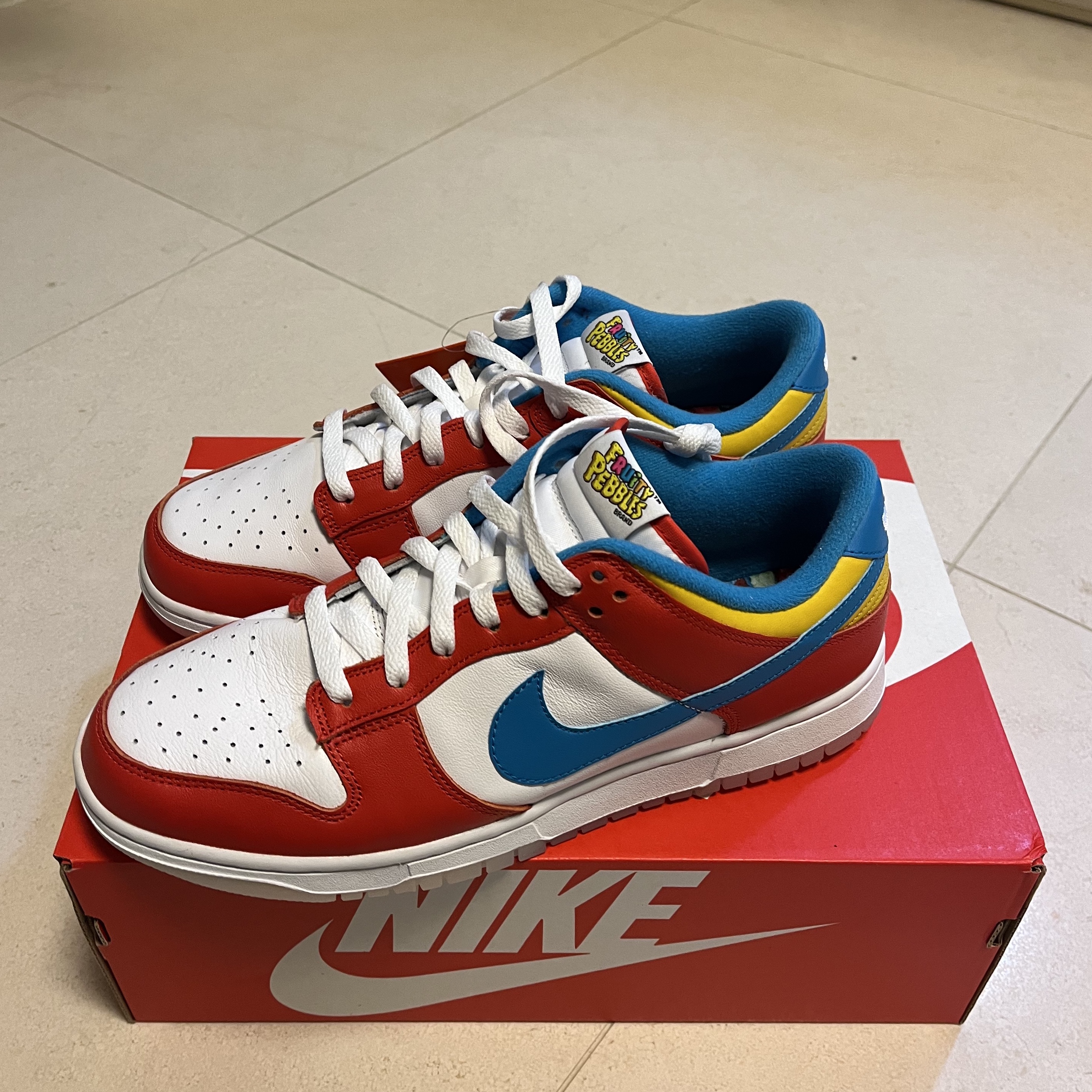 Nike x LeBron James x Fruity Pebbles Dunk Low QS Habanero Red 착용 스타일 - 2