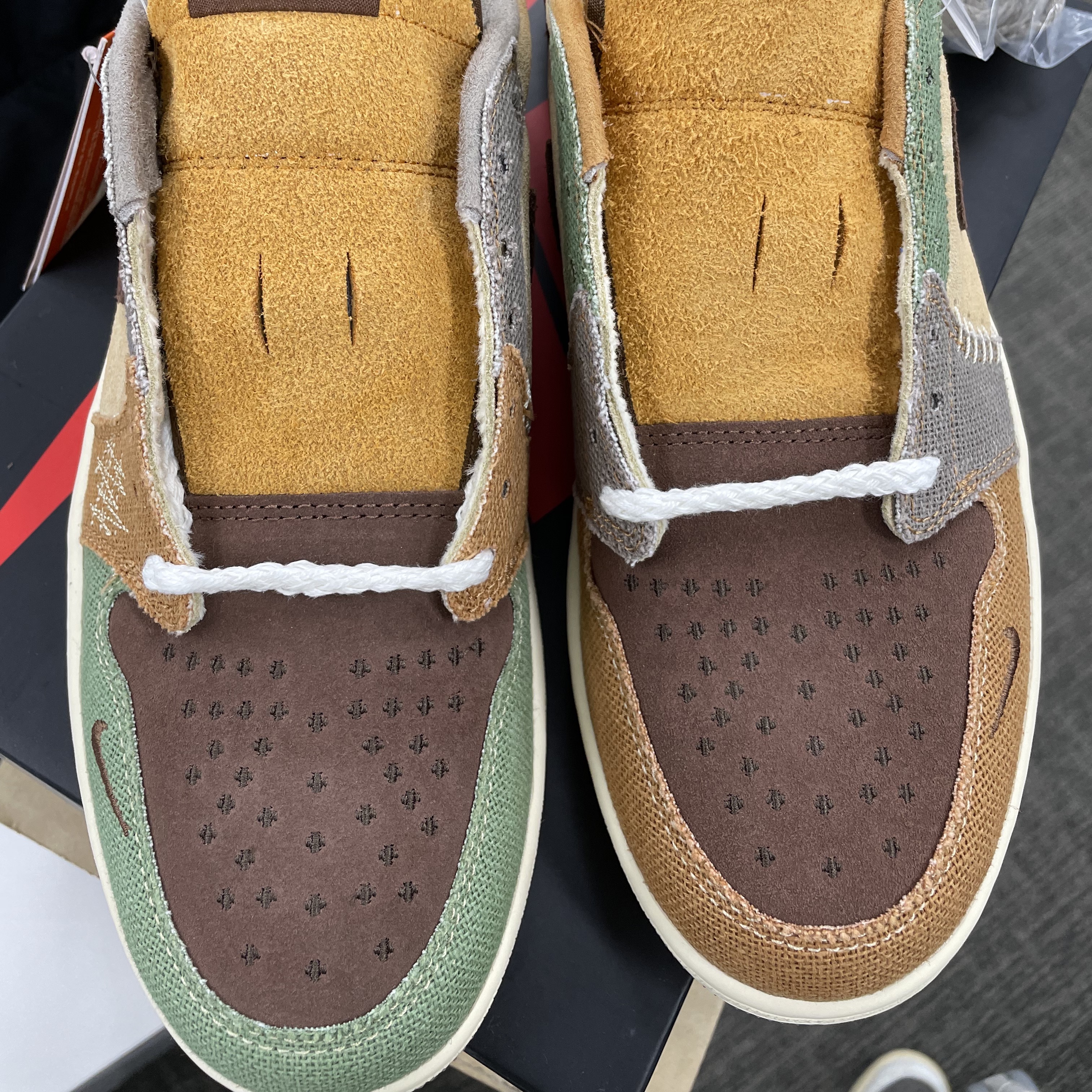 Jordan 1 x Zion Williamson Retro Low OG Flax and Oil Green 착용 스타일 - 2