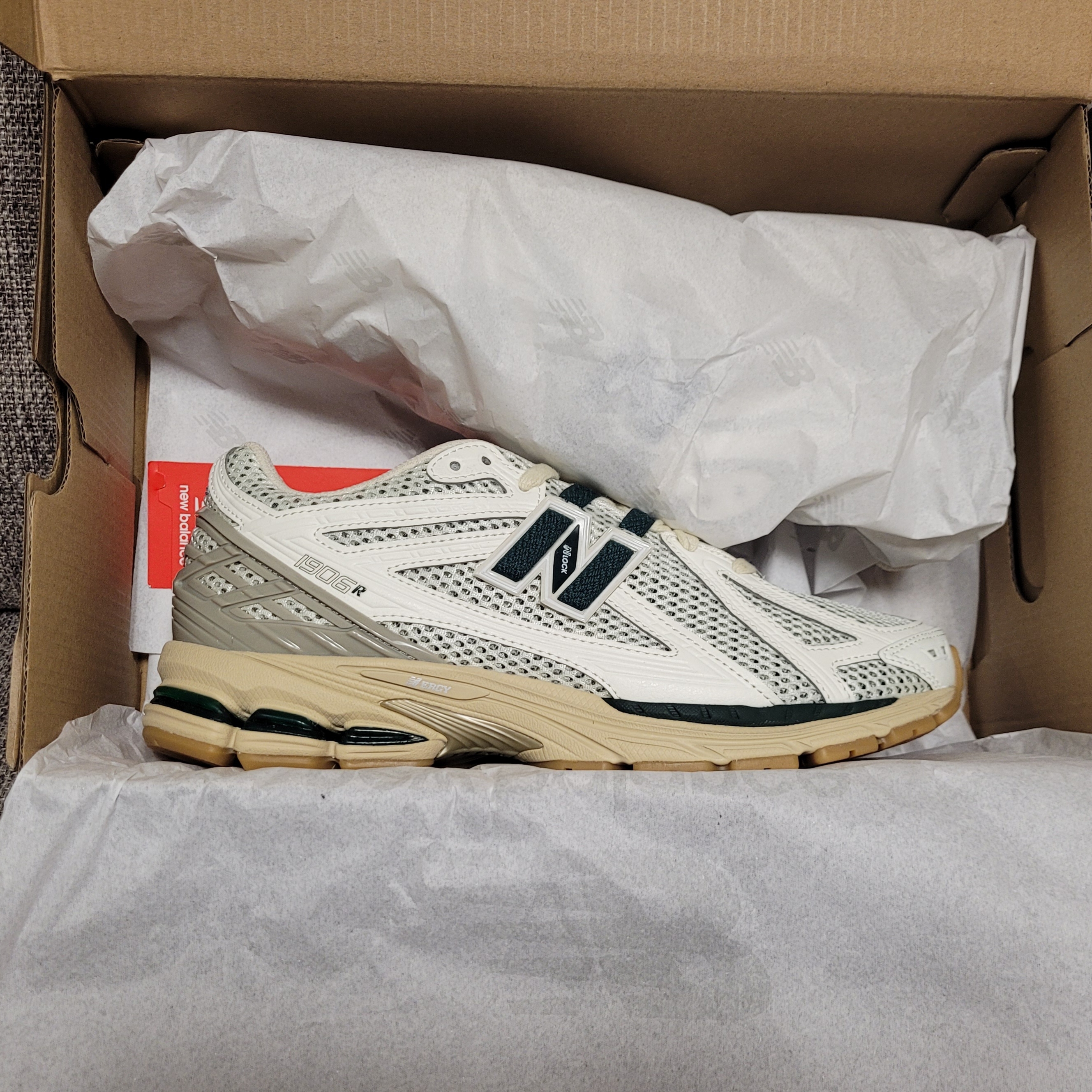 New Balance 1906R Silver Green 착용 스타일 - 2
