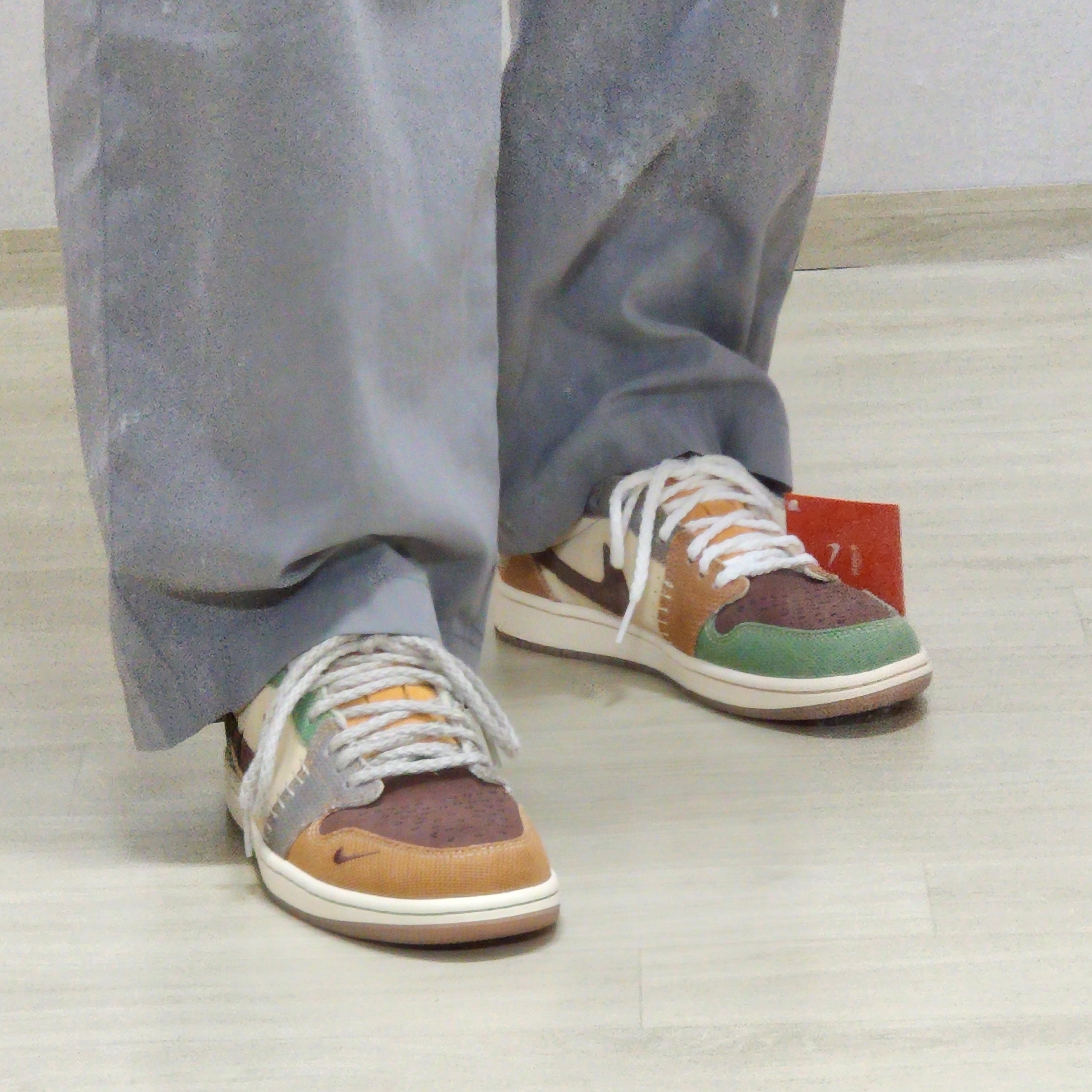 Jordan 1 x Zion Williamson Retro Low OG Flax and Oil Green 착용 스타일 - 5