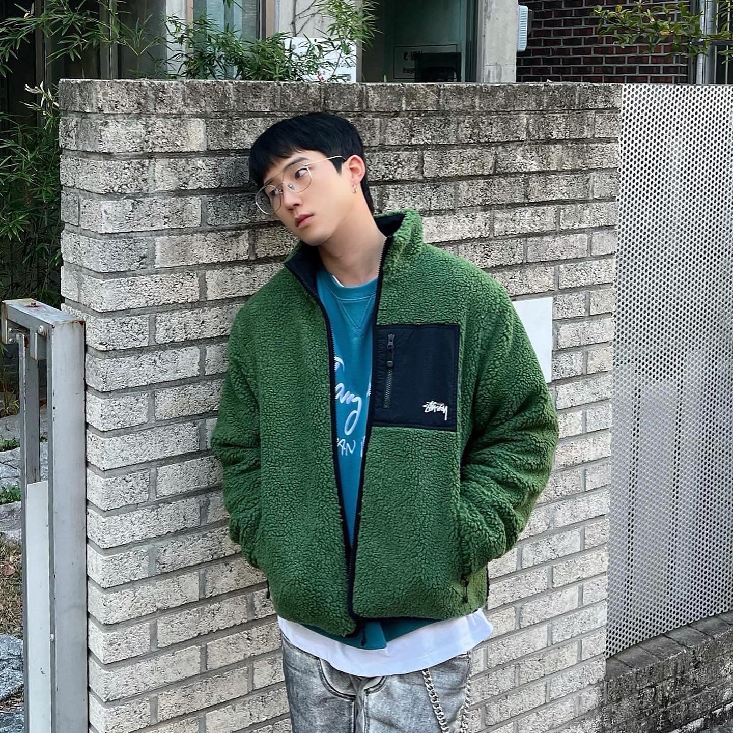 Stussy 8 Ball Sherpa Jacket Green 착용 스타일 - 3