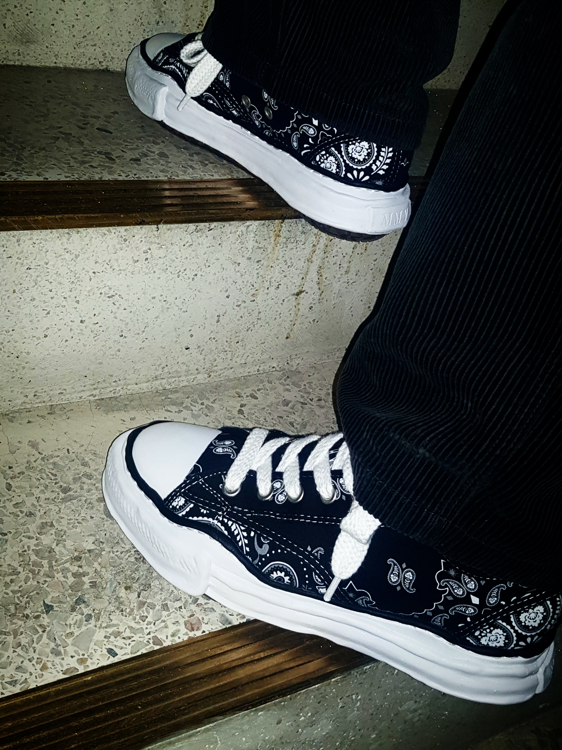 Maison Mihara Yasuhiro Peterson OG Sole Canvas Bandana Low-top Sneakers Black 착용 스타일