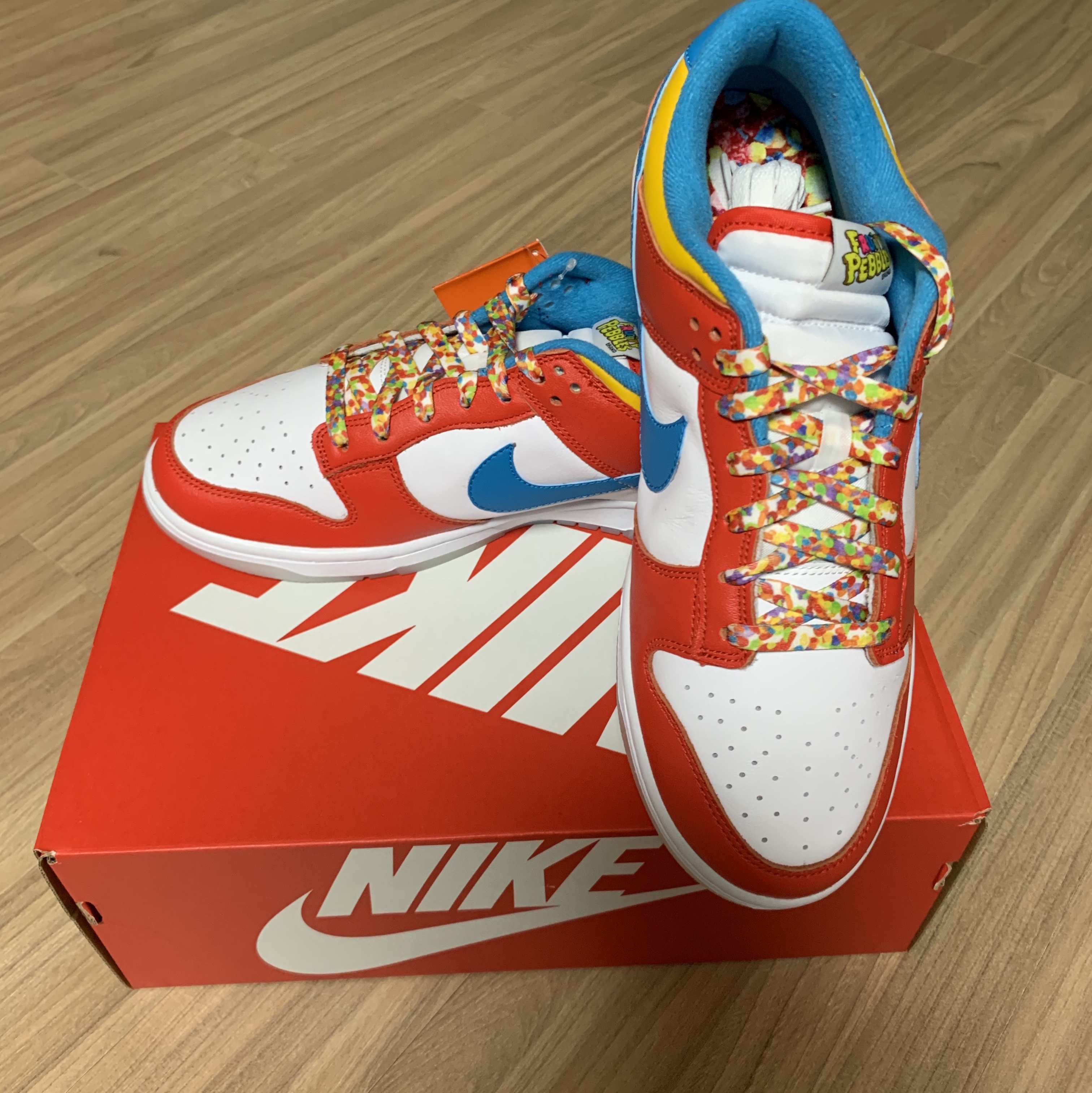 Nike x LeBron James x Fruity Pebbles Dunk Low QS Habanero Red 착용 스타일 - 2