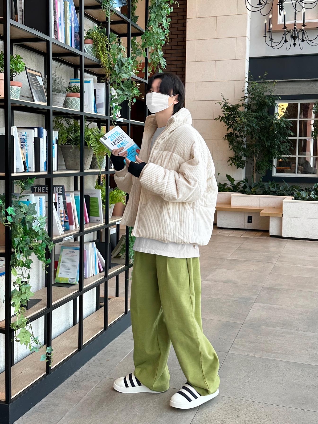 Adidas Puffylette Off White 착용 스타일 - 1