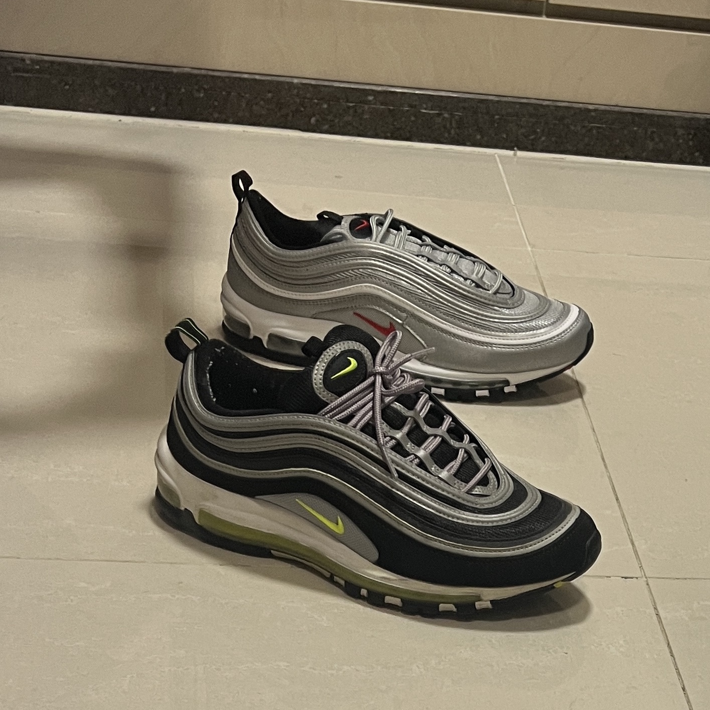 Nike Air Max 97 OG Silver Bullet 2022, Nike Air Max 97 OG Black Volt Asia 착용 스타일