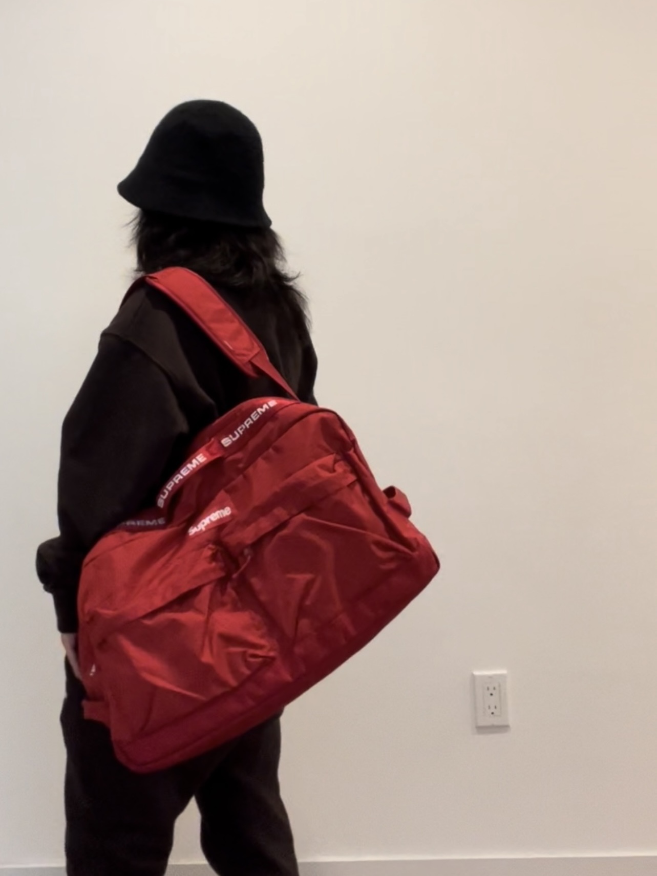 Supreme Duffle Bag Red - 22FW 착용 스타일 - 1