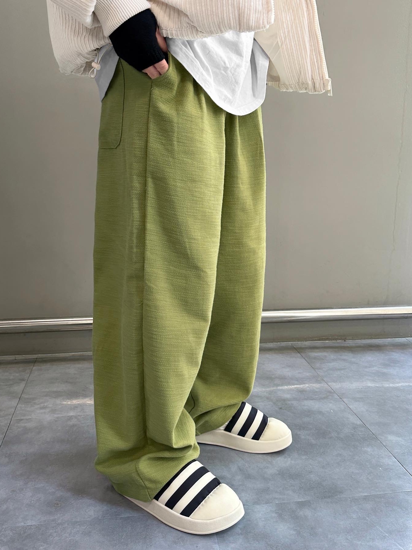 Adidas Puffylette Off White 착용 스타일 - 4