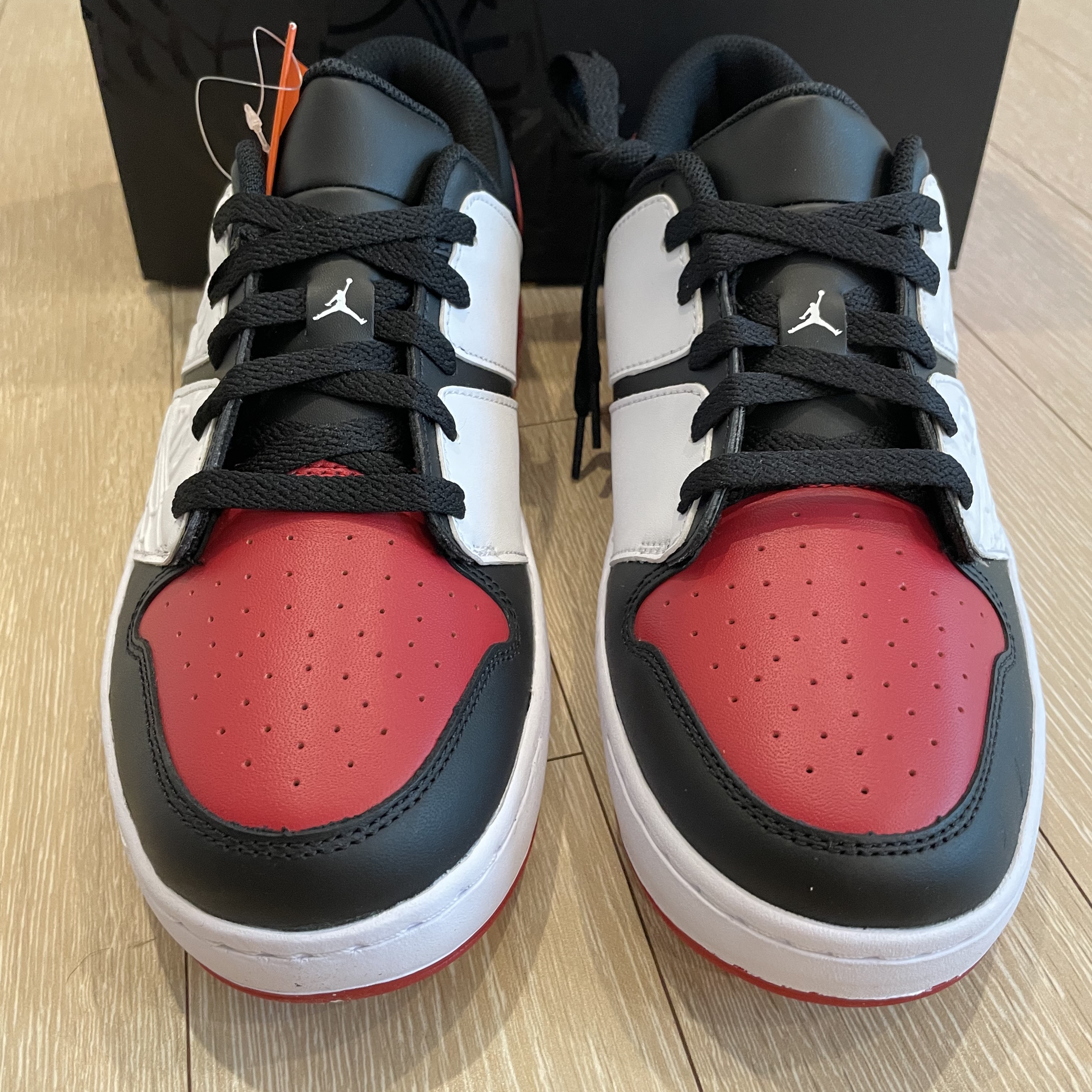Jordan Nu Retro 1 Low Varsity Red 착용 스타일 - 2