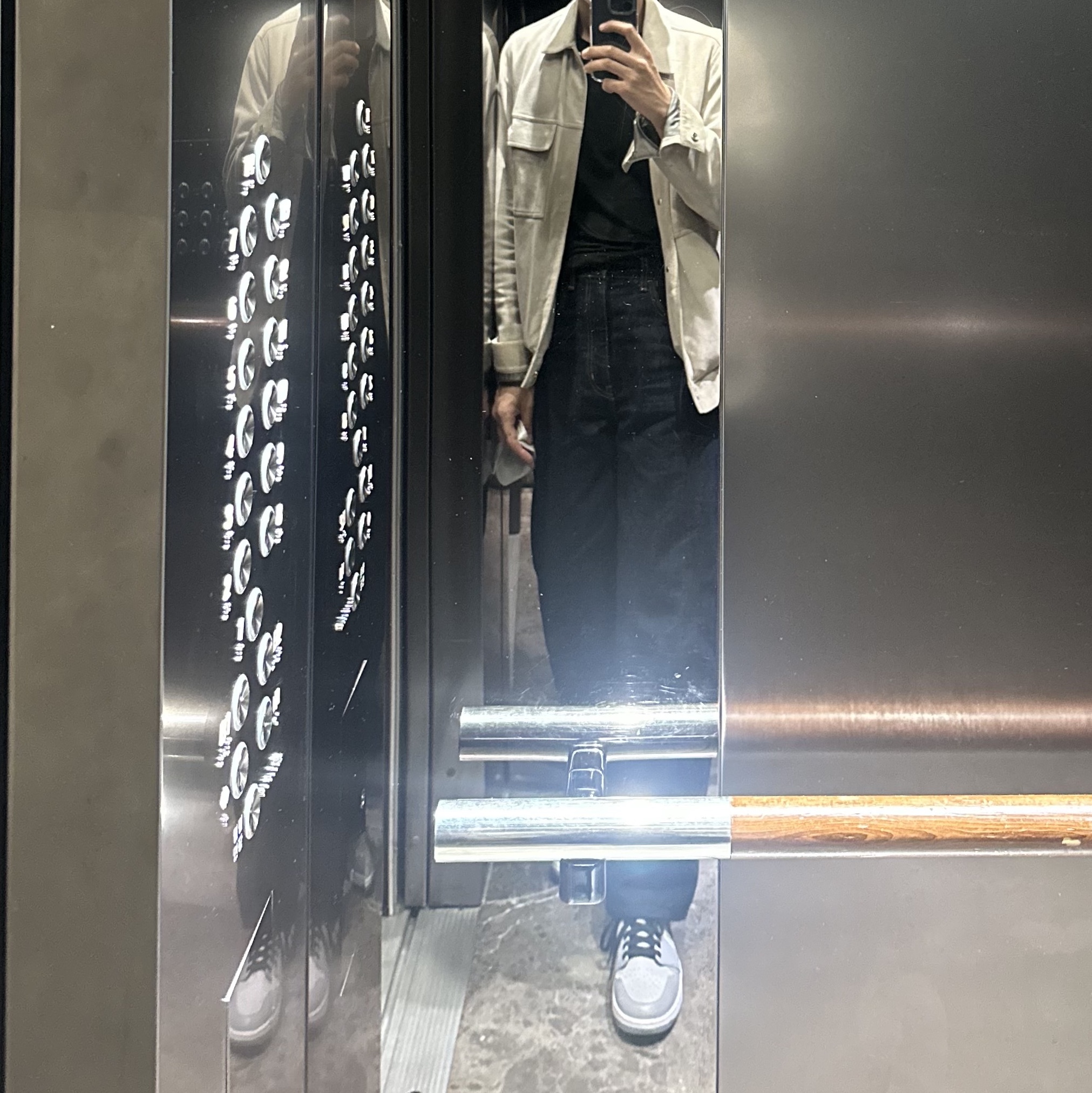 Jordan 1 Low Golf Wolf Grey 착용 스타일 - 2