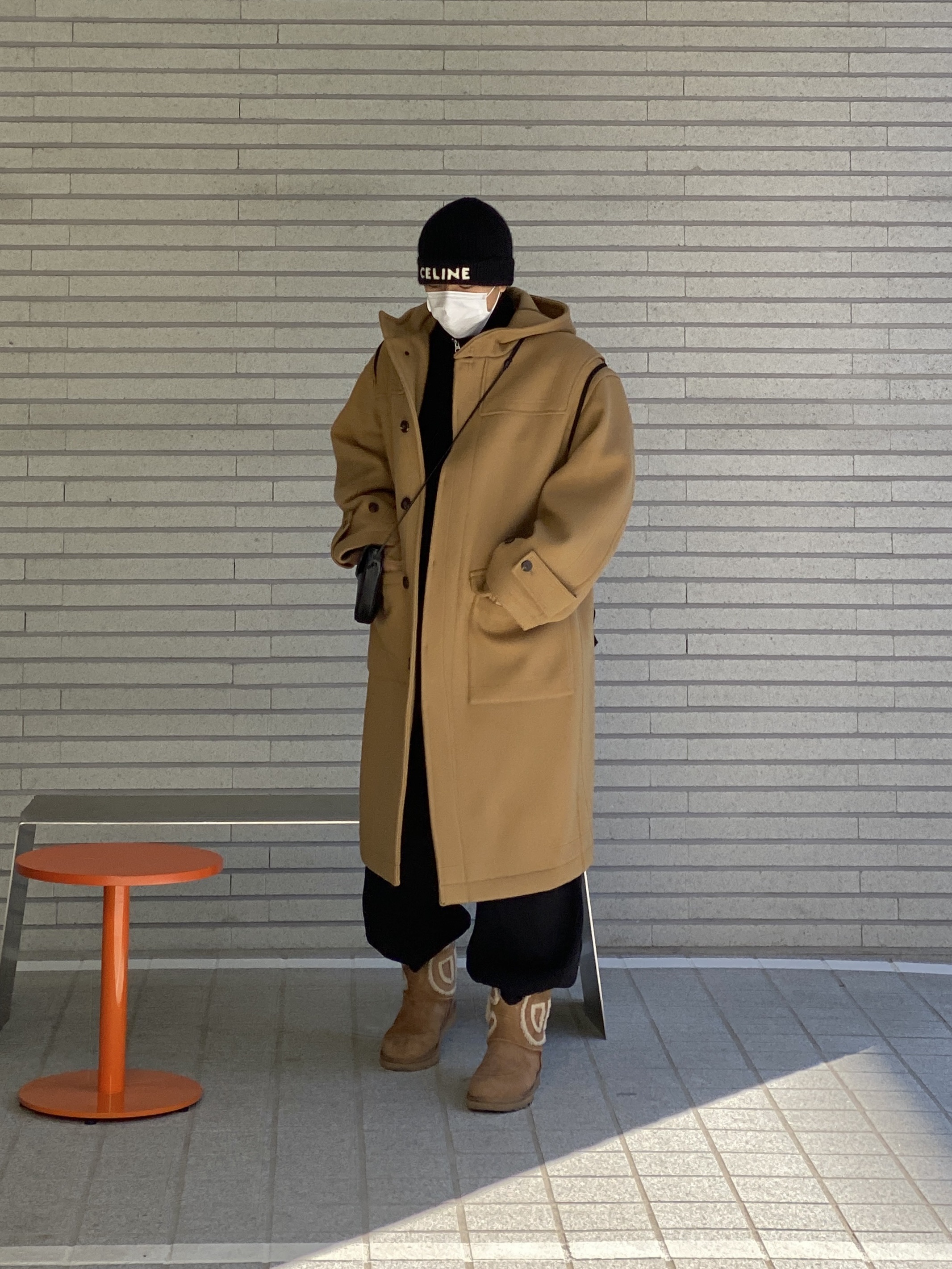 Celine Embroidered Knit Wool Beanie Black, Celine Triangle Bag in Smooth Calfskin with Celine Print Black 착용 스타일 - 4